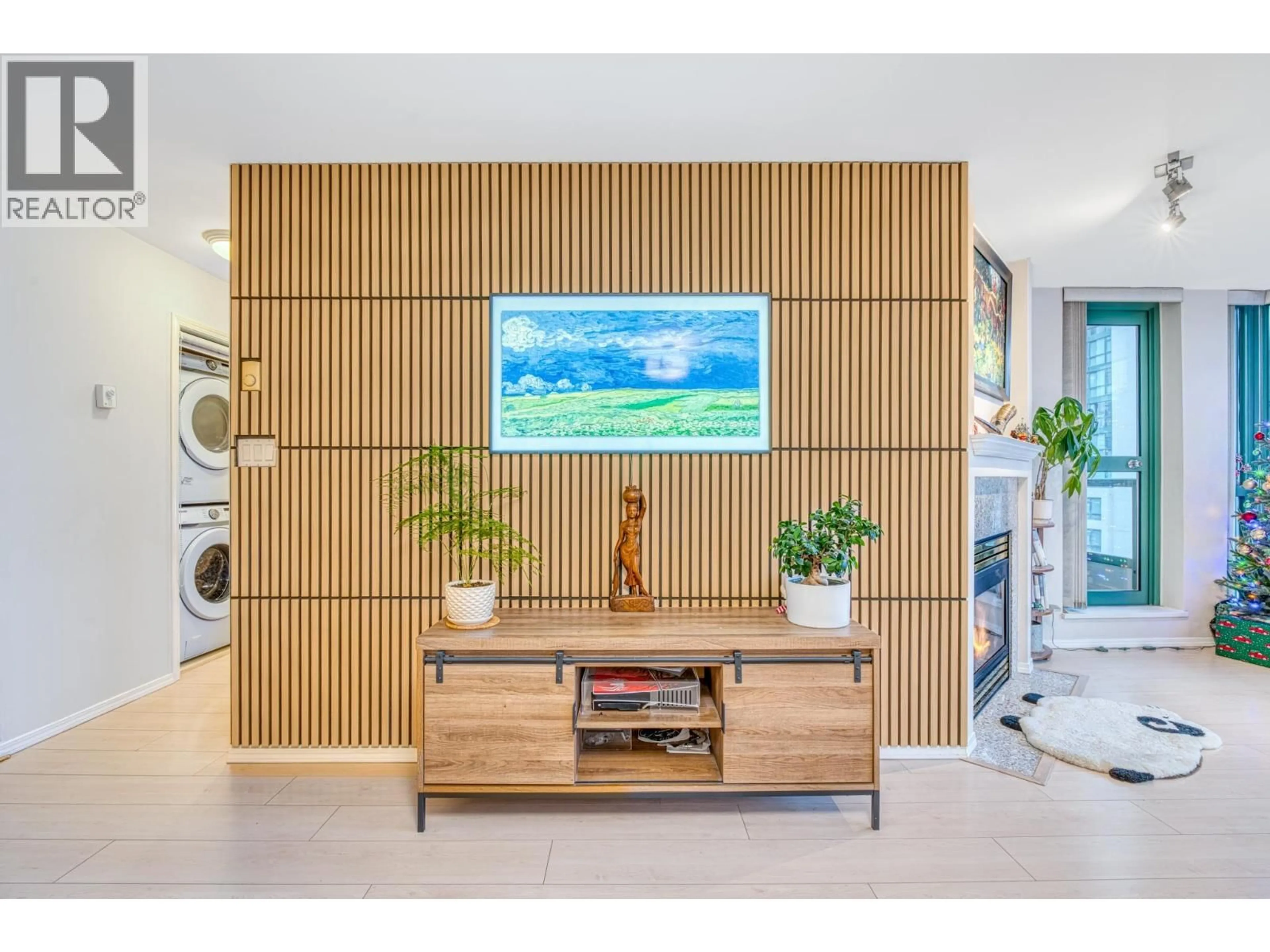 Indoor entryway for 1102 - 5899 WILSON AVENUE, Burnaby British Columbia V5H4R9