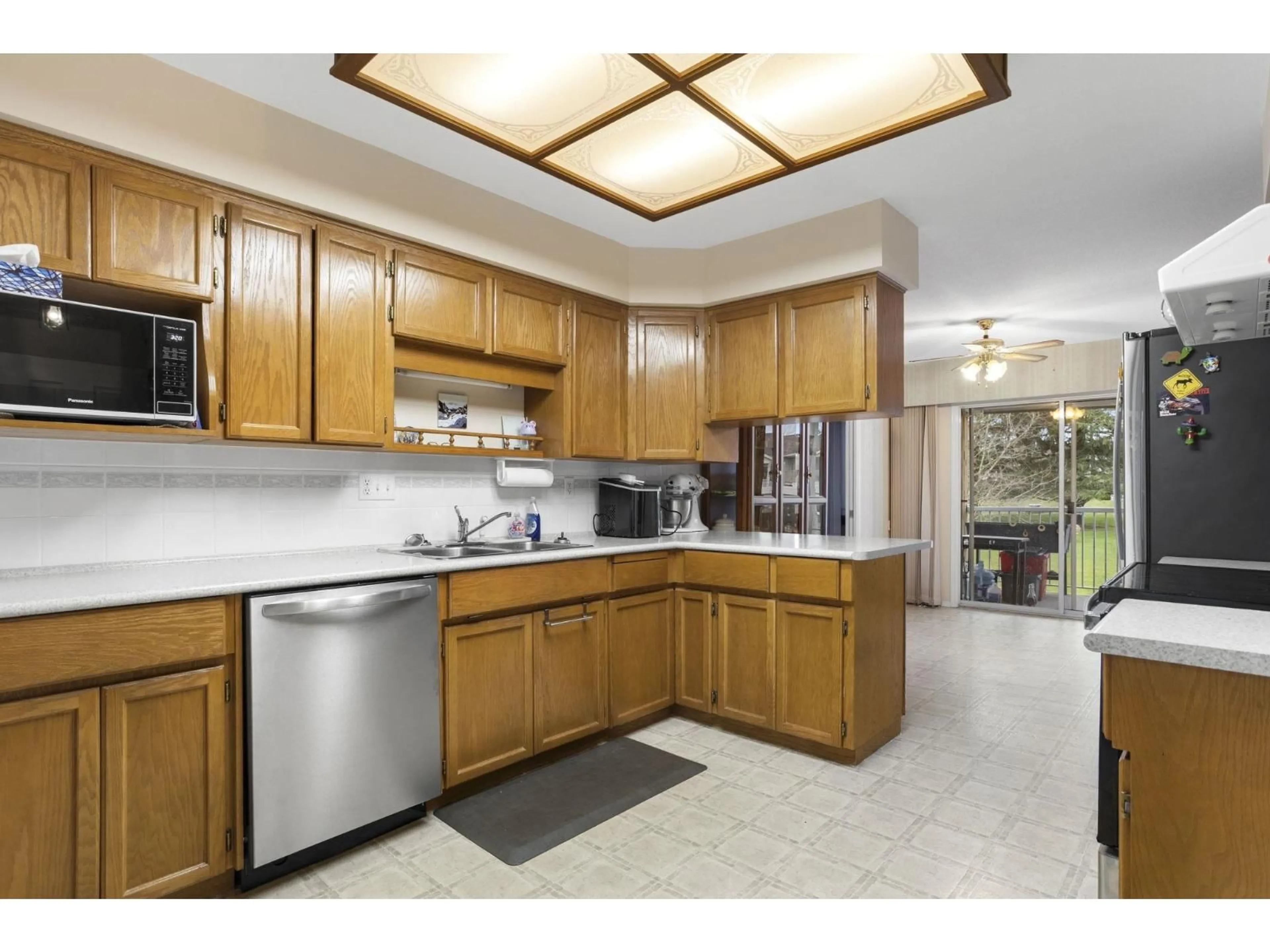 Standard kitchen, ceramic/tile floor for 244 - 32691 GARIBALDI DRIVE, Abbotsford British Columbia V2T5T7