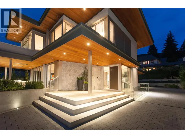 3023 MATHERS AVENUE, West Vancouver 3