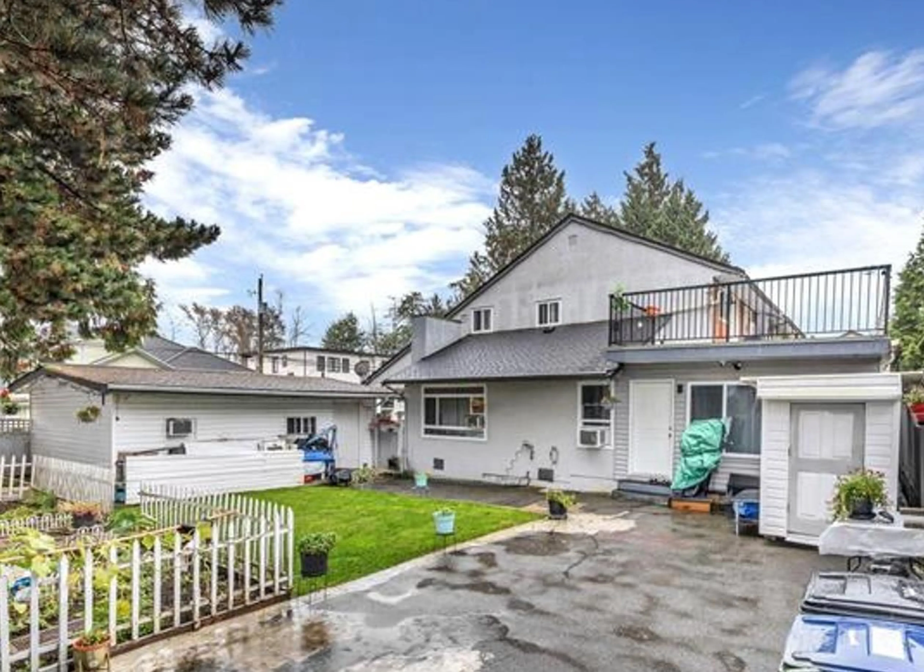 Home with vinyl exterior material, street for 6613 134 STREET, Surrey British Columbia V3W4S1