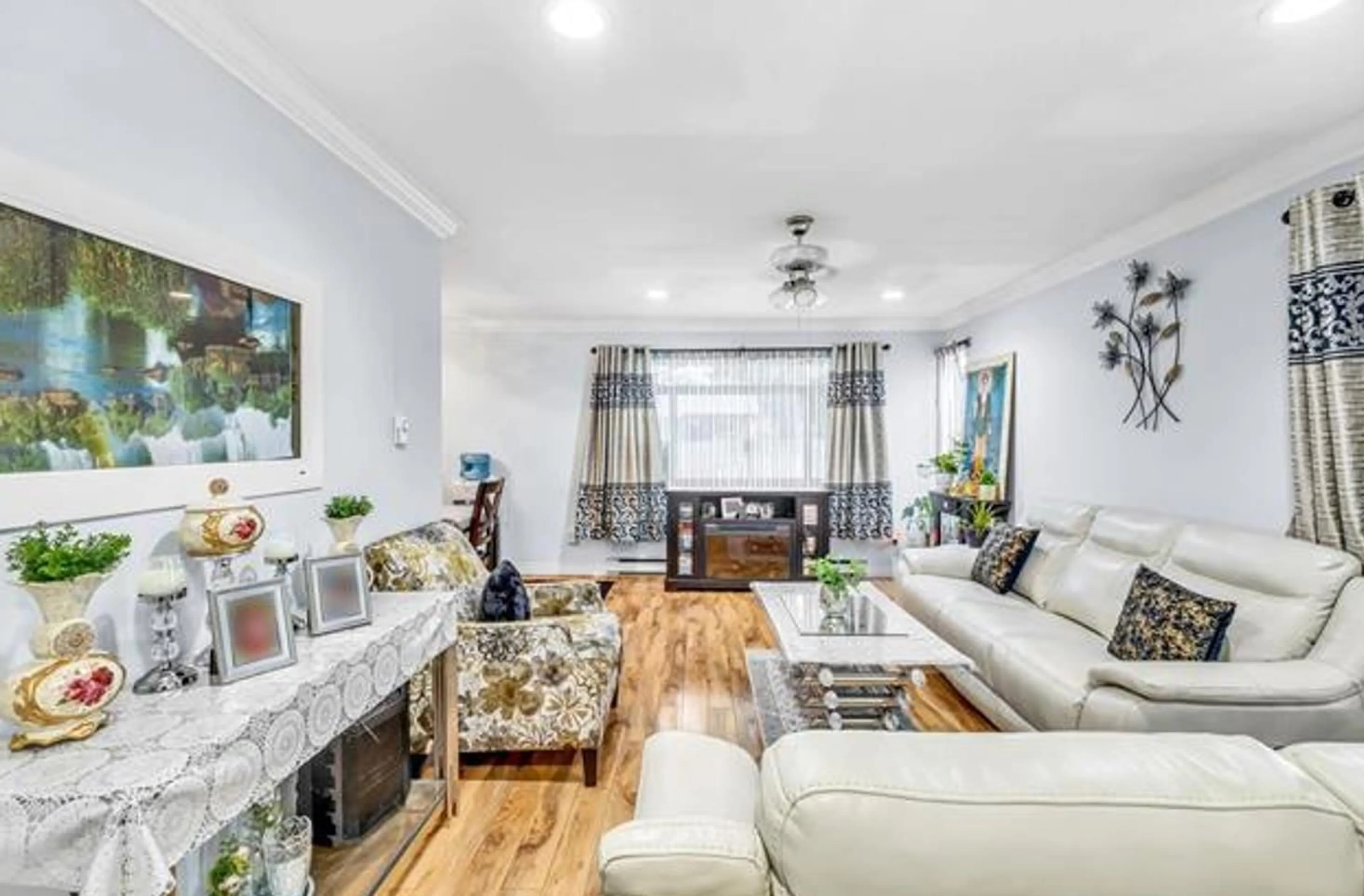 Living room with furniture, unknown for 6613 134 STREET, Surrey British Columbia V3W4S1
