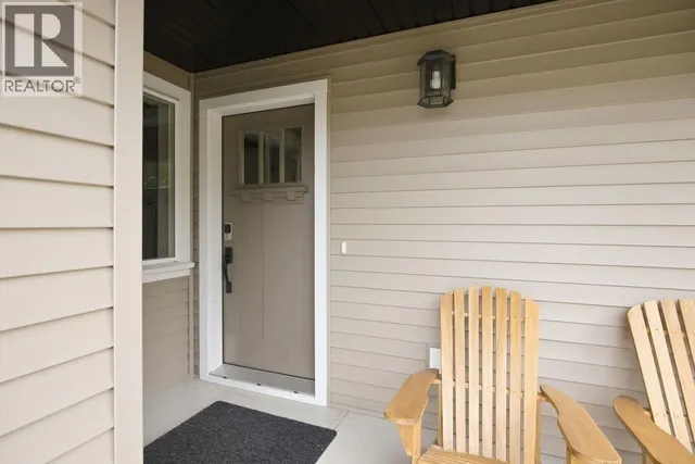 1070 CELIA CRESCENT, Gibsons 2