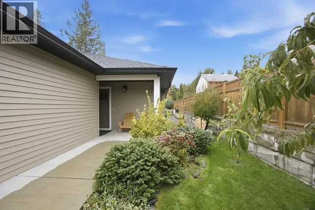 1070 CELIA CRESCENT, Gibsons 3
