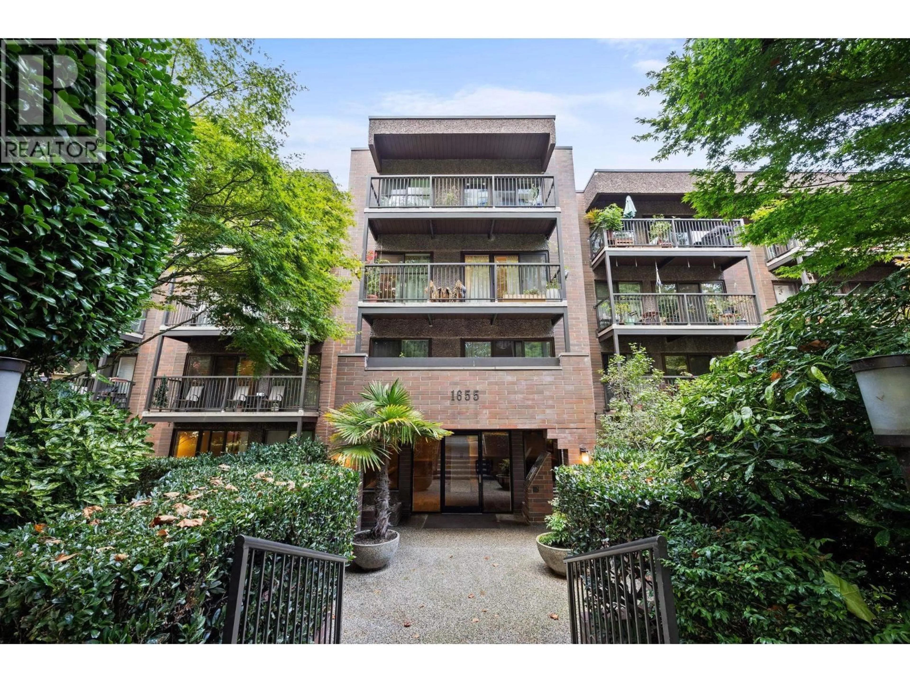 Indoor foyer for 207 - 1655 NELSON STREET, Vancouver British Columbia V6G1M4