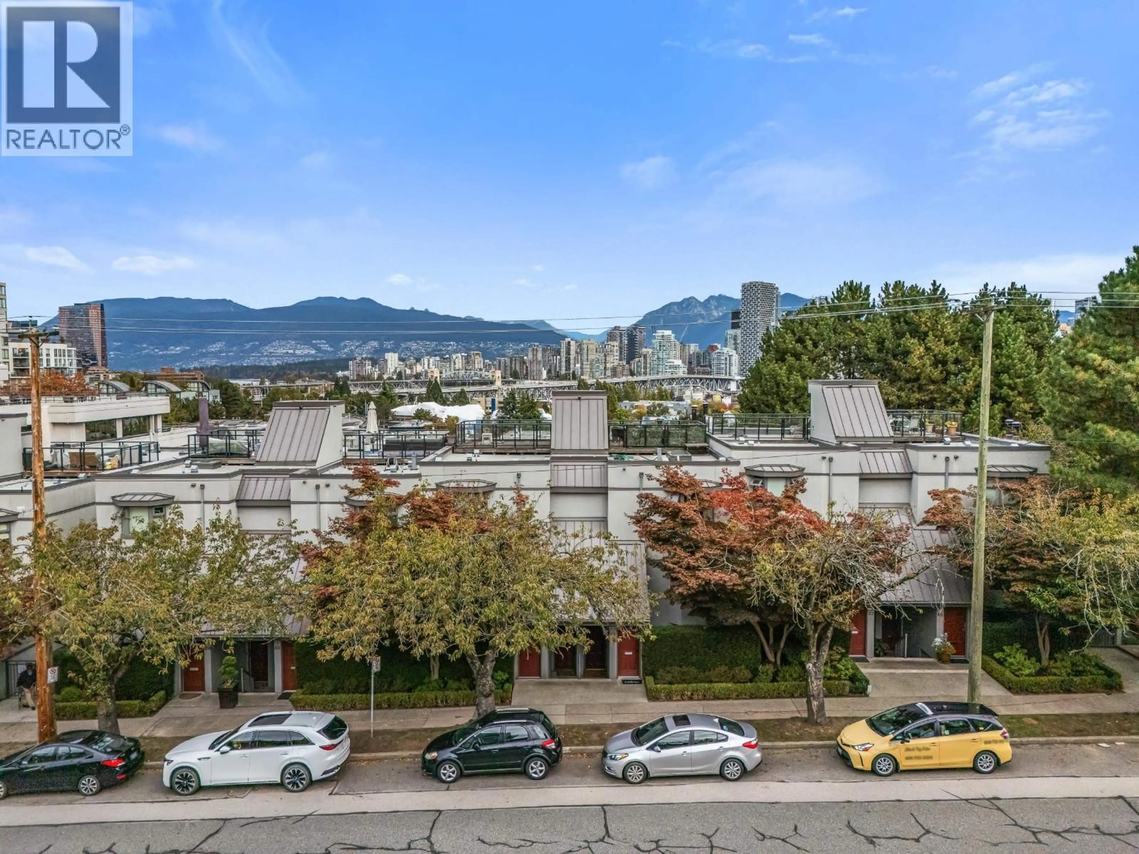 A pic from outside/outdoor area/front of a property/back of a property/a pic from drone, unknown for 1339 8TH AVENUE, Vancouver British Columbia V6H3W4