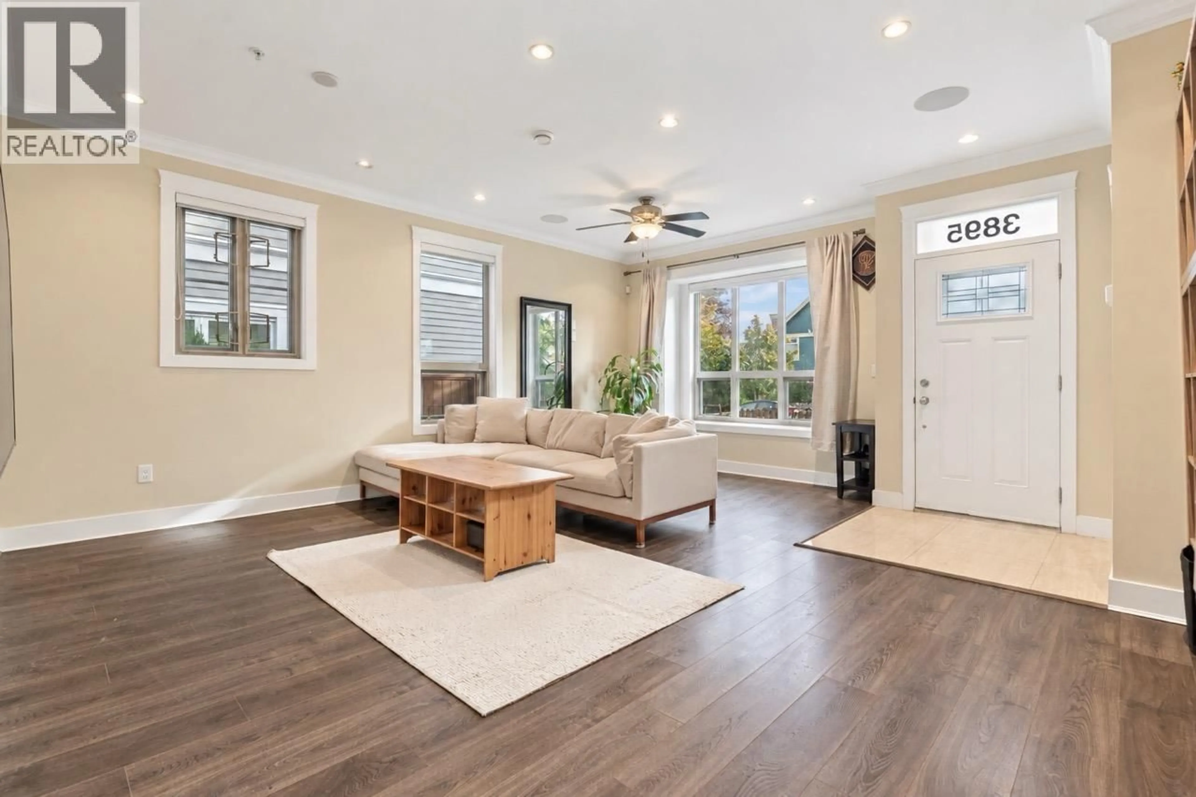 Living room with furniture, unknown for 3895 DUMFRIES STREET, Vancouver British Columbia V5N3S8