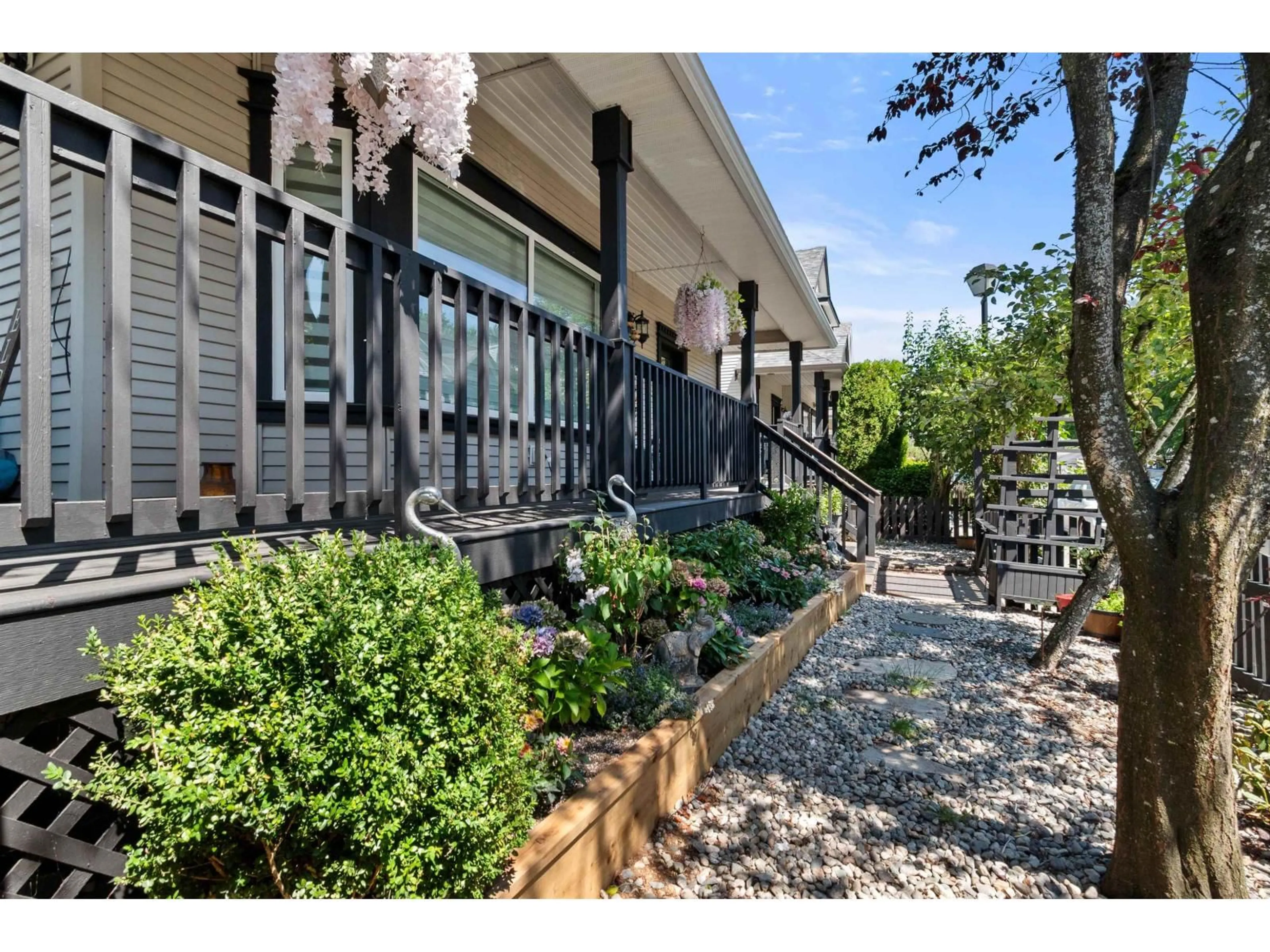 Patio, street for 46415 BEDFORD PARKWAY, Chilliwack British Columbia V2R5N4