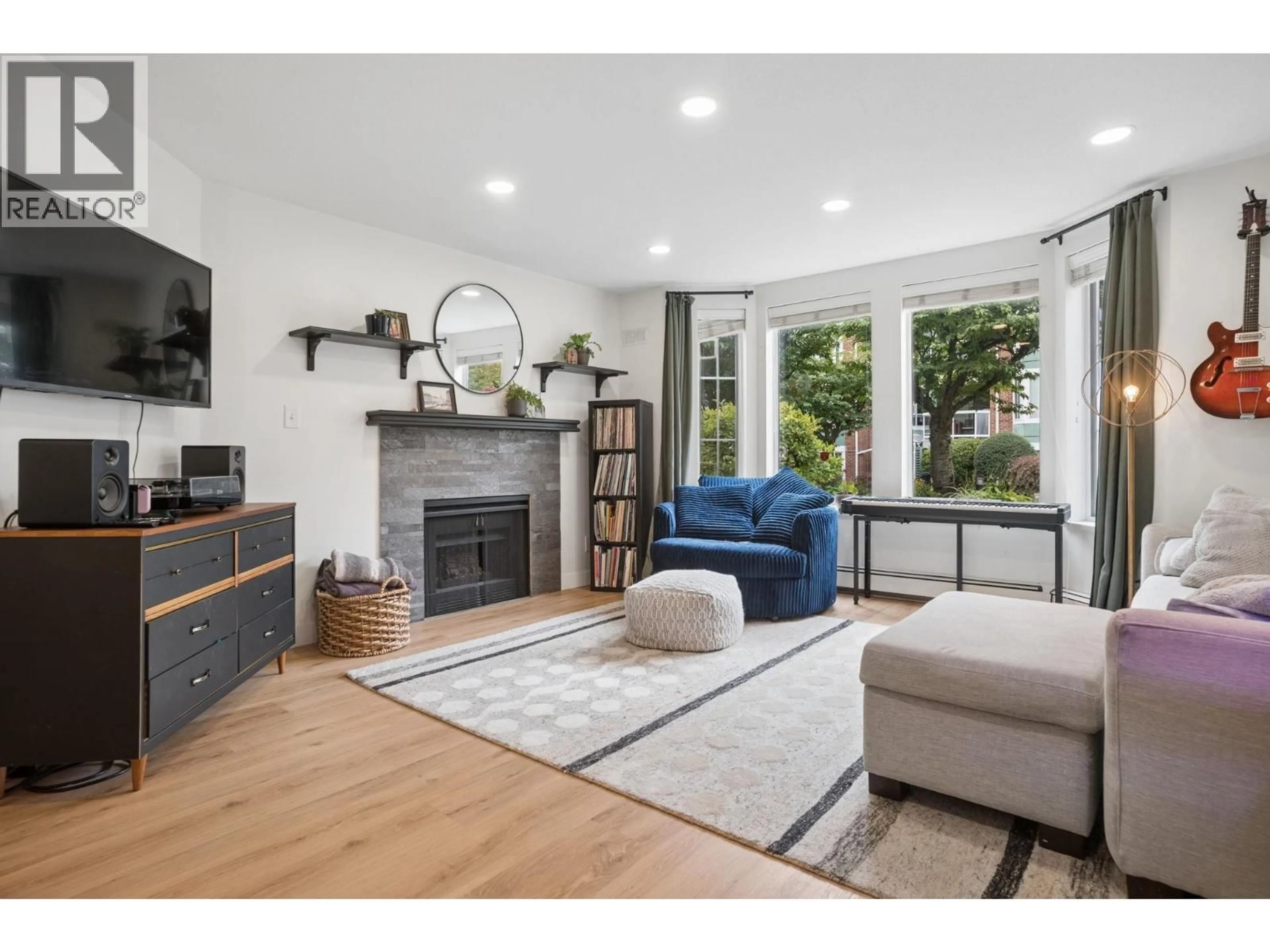 Living room with furniture, unknown for 108 - 1655 AUGUSTA AVENUE, Burnaby British Columbia V5A4S8