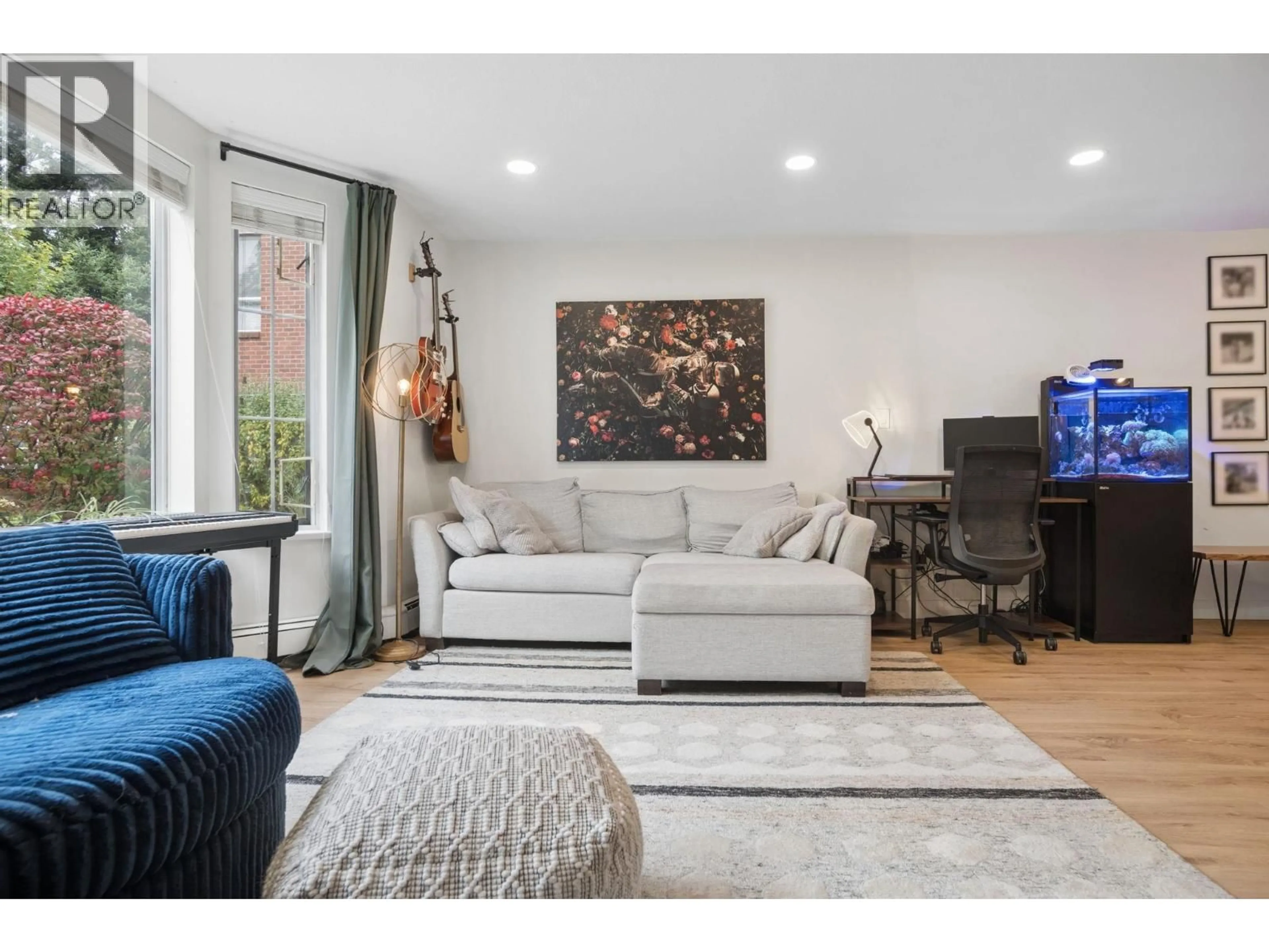 Living room with furniture, unknown for 108 - 1655 AUGUSTA AVENUE, Burnaby British Columbia V5A4S8