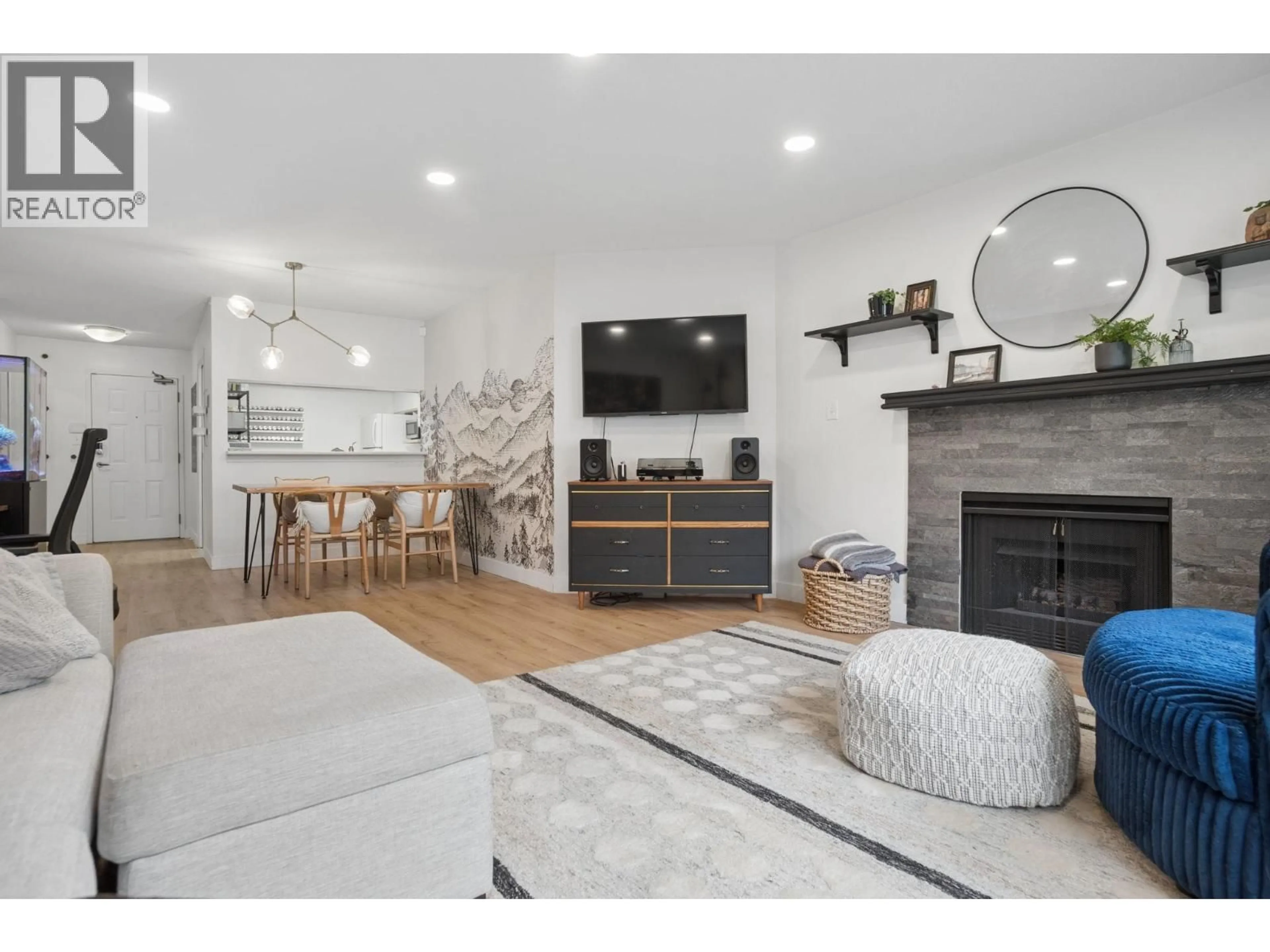 Living room with furniture, unknown for 108 - 1655 AUGUSTA AVENUE, Burnaby British Columbia V5A4S8