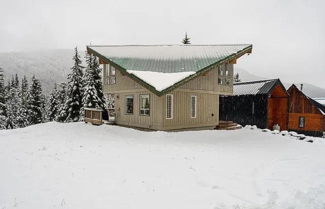 20806 SAKWI CREEK ROAD, Agassiz 4
