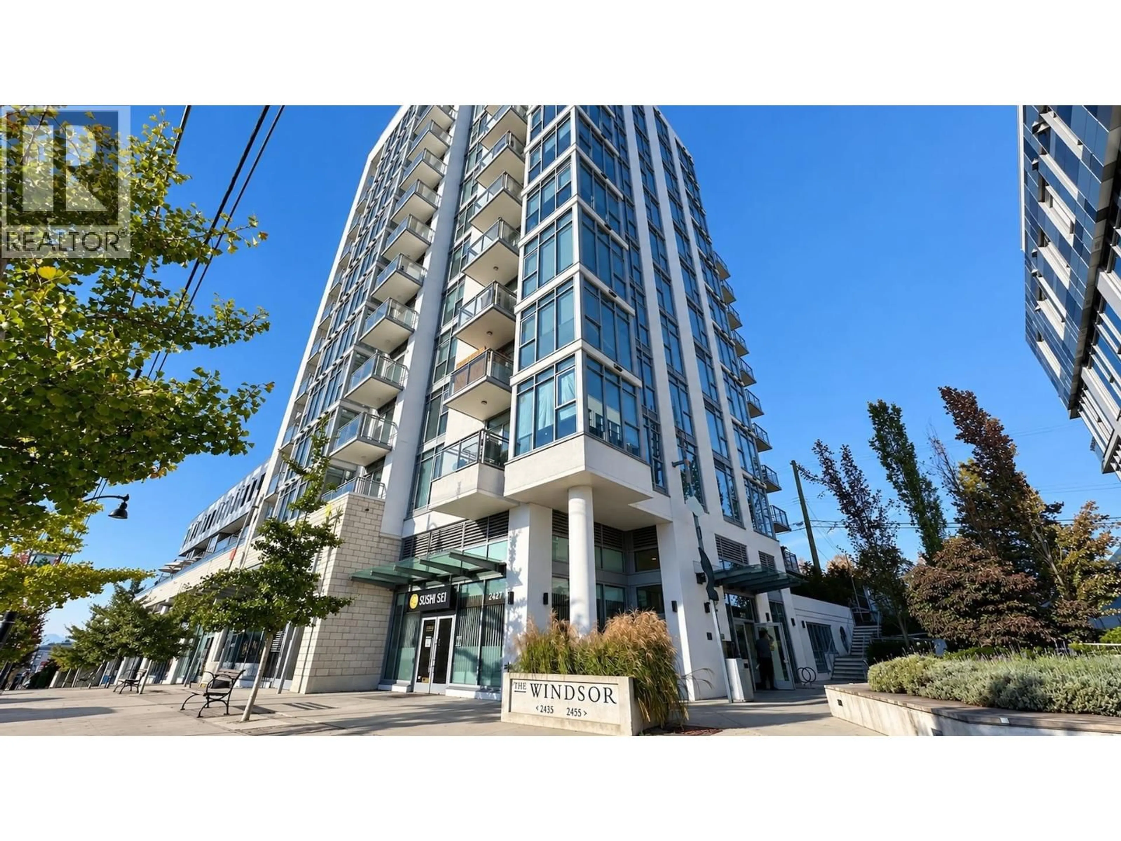 Indoor foyer for 1105 - 2435 KINGSWAY, Vancouver British Columbia V5R5G8