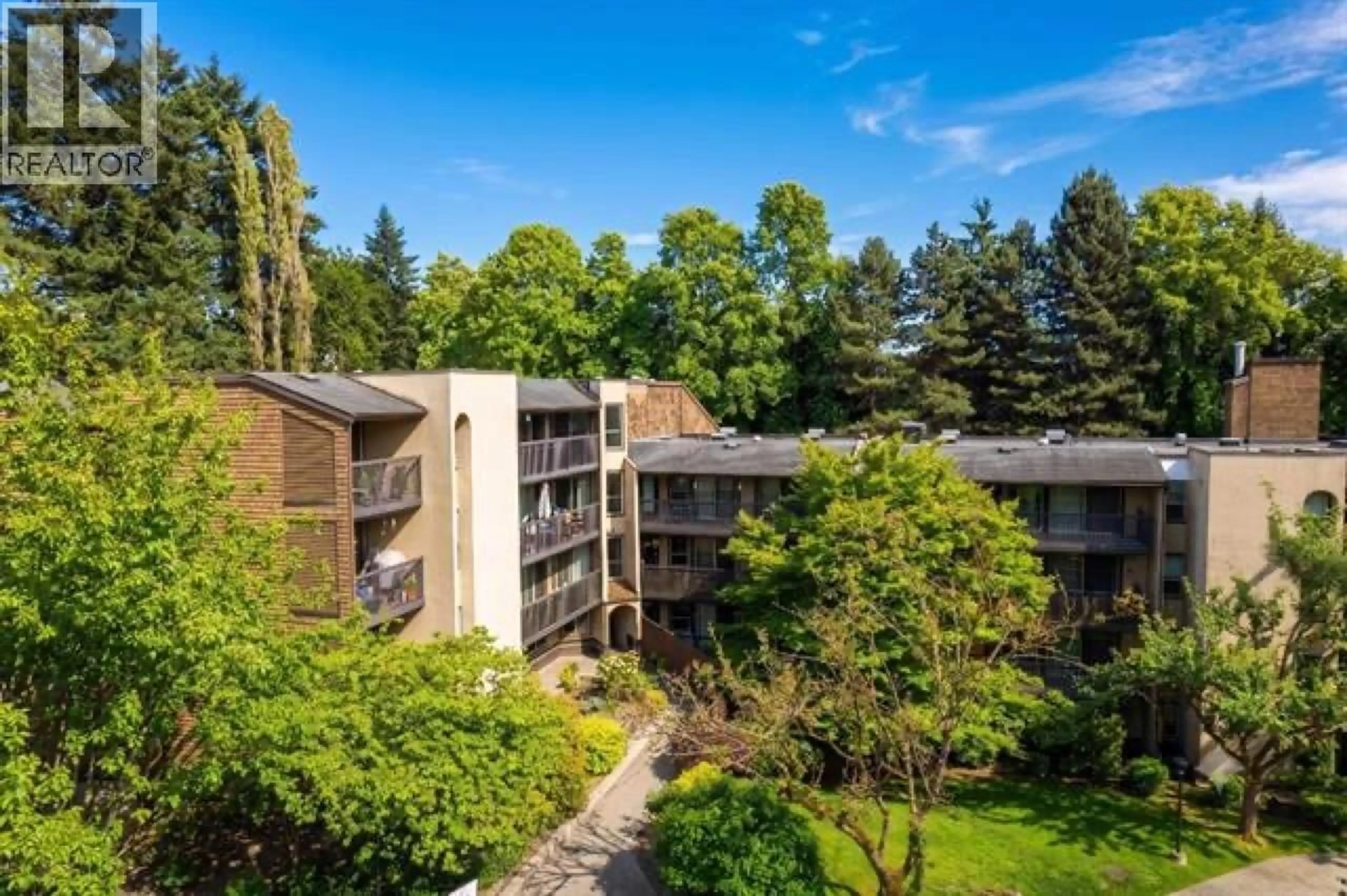 A pic from outside/outdoor area/front of a property/back of a property/a pic from drone, unknown for 419 - 9867 MANCHESTER DRIVE, Burnaby British Columbia V3N4P6