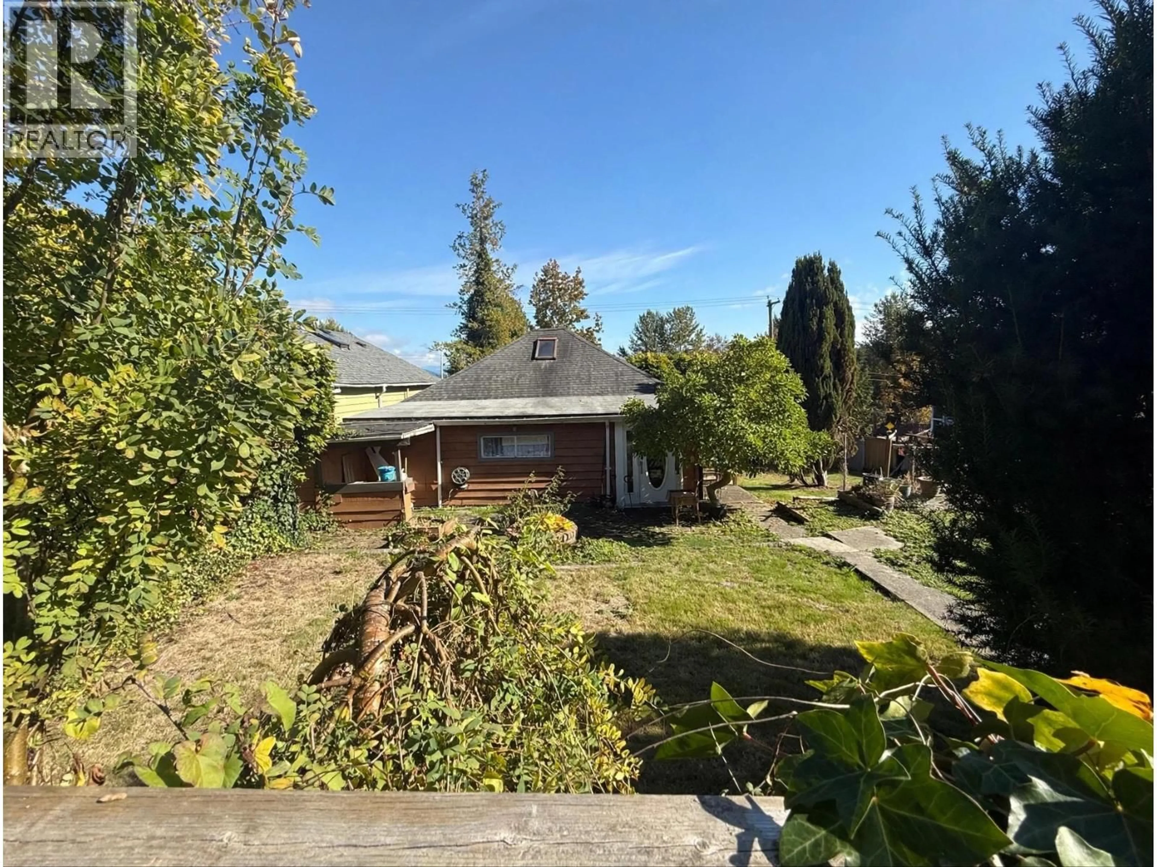 A pic from outside/outdoor area/front of a property/back of a property/a pic from drone, unknown for 1815 BARNET HIGHWAY, Port Moody British Columbia V3H1V9