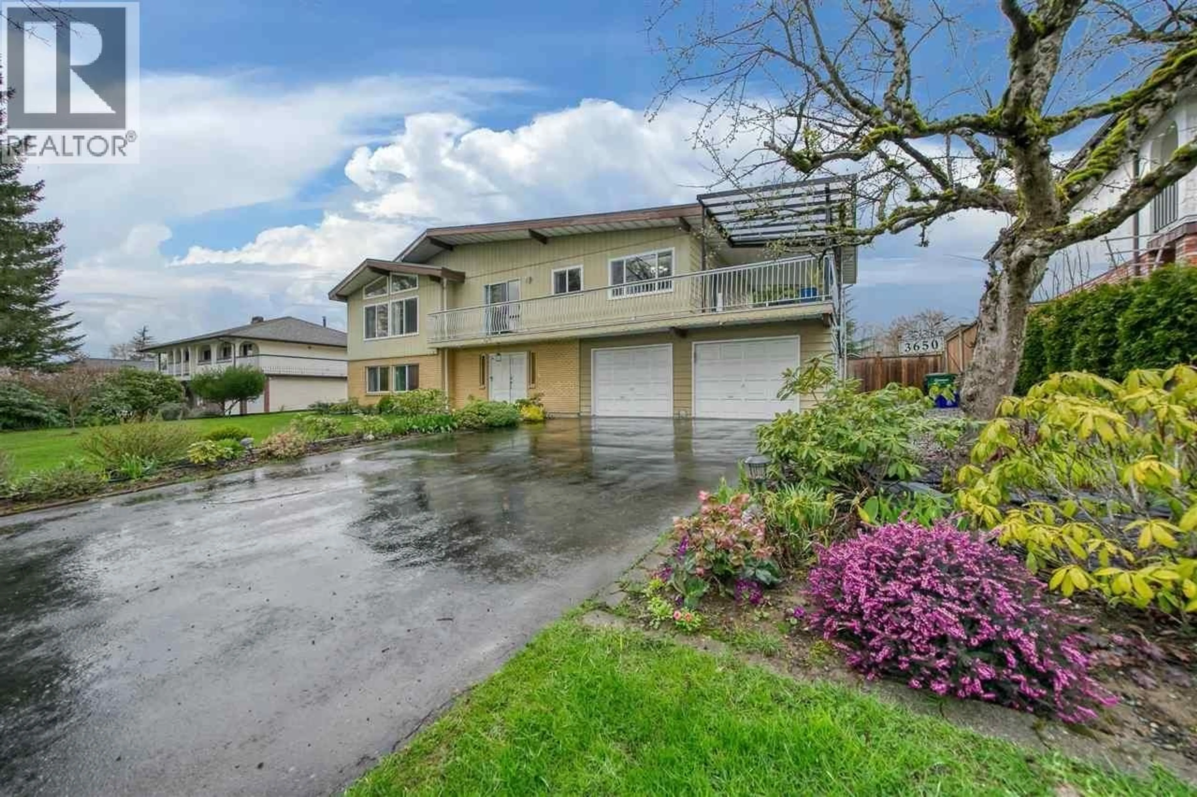 A pic from outside/outdoor area/front of a property/back of a property/a pic from drone, water/lake/river/ocean view for 3650 LYNNDALE CRESCENT, Burnaby British Columbia V5A3S8