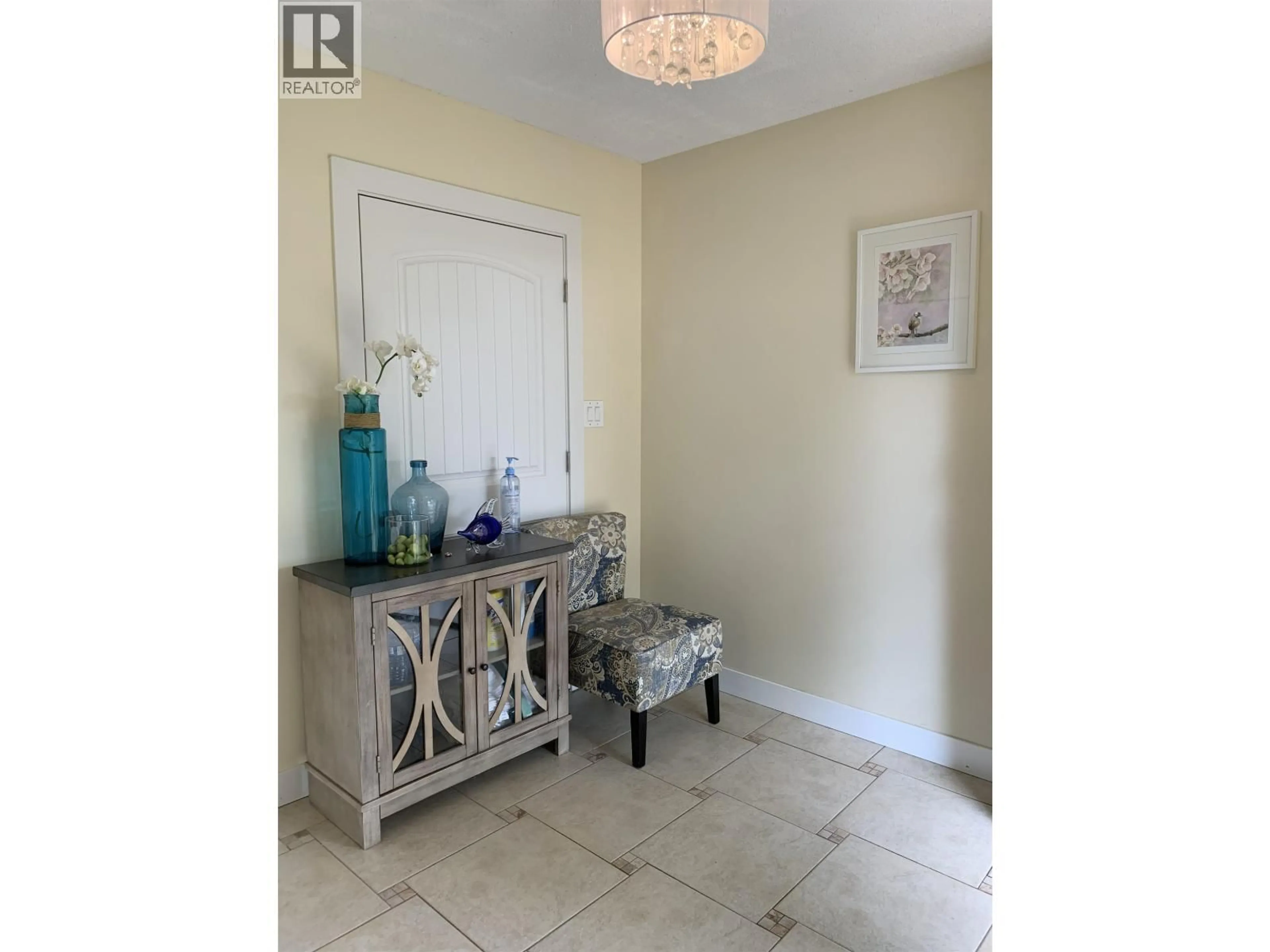 Indoor entryway for 3650 LYNNDALE CRESCENT, Burnaby British Columbia V5A3S8