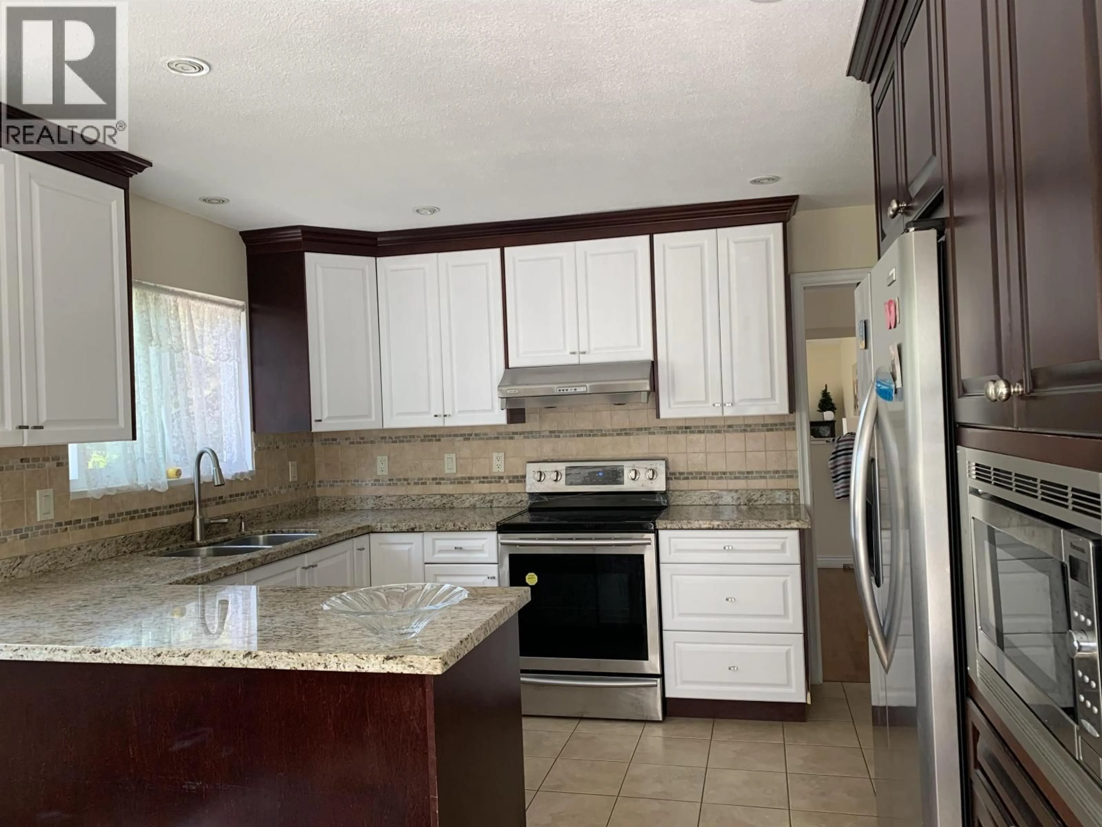 Unknown for 3650 LYNNDALE CRESCENT, Burnaby British Columbia V5A3S8
