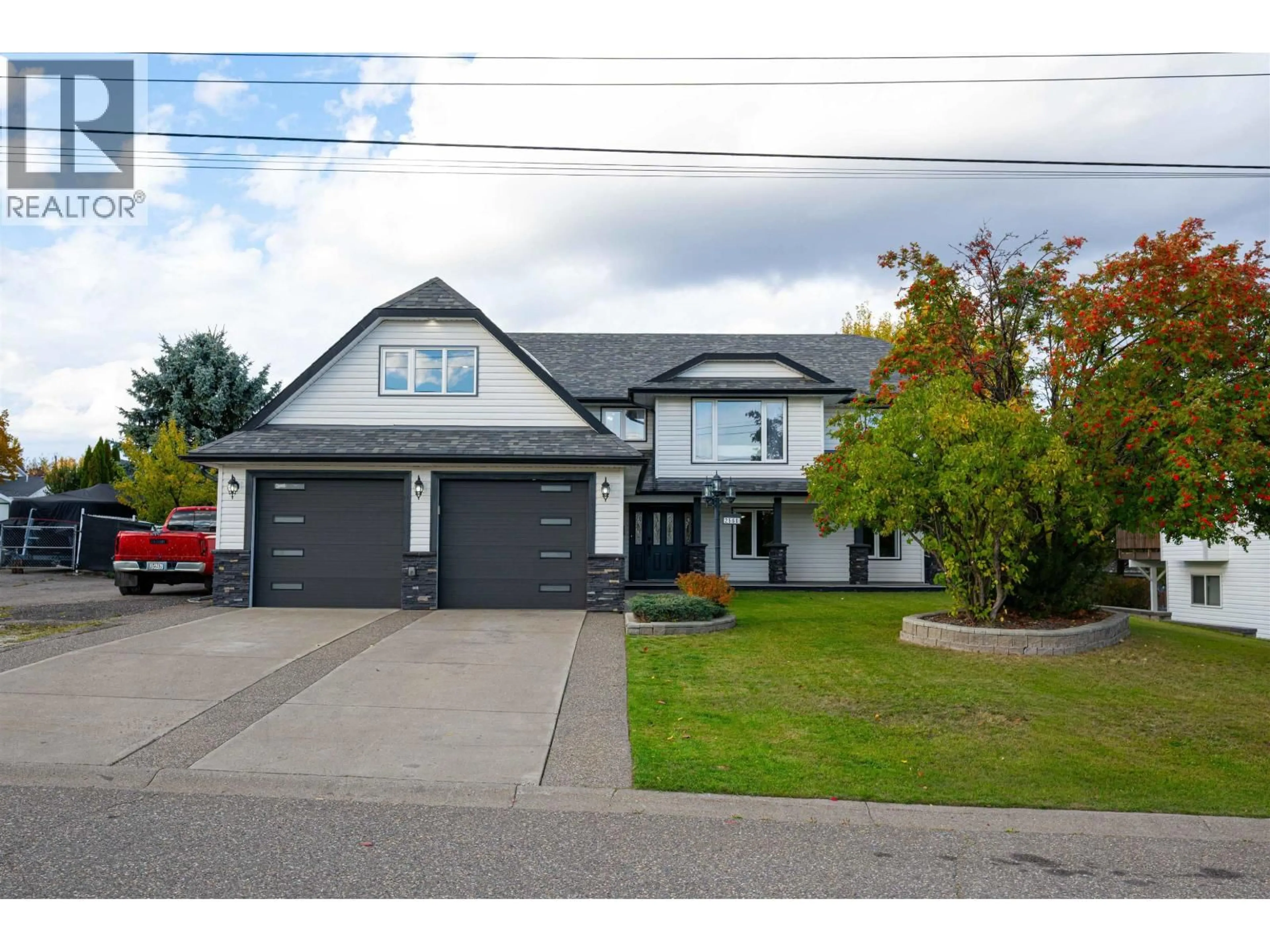 Home with vinyl exterior material, street for 2560 PARENT ROAD, Prince George British Columbia V2N5G3
