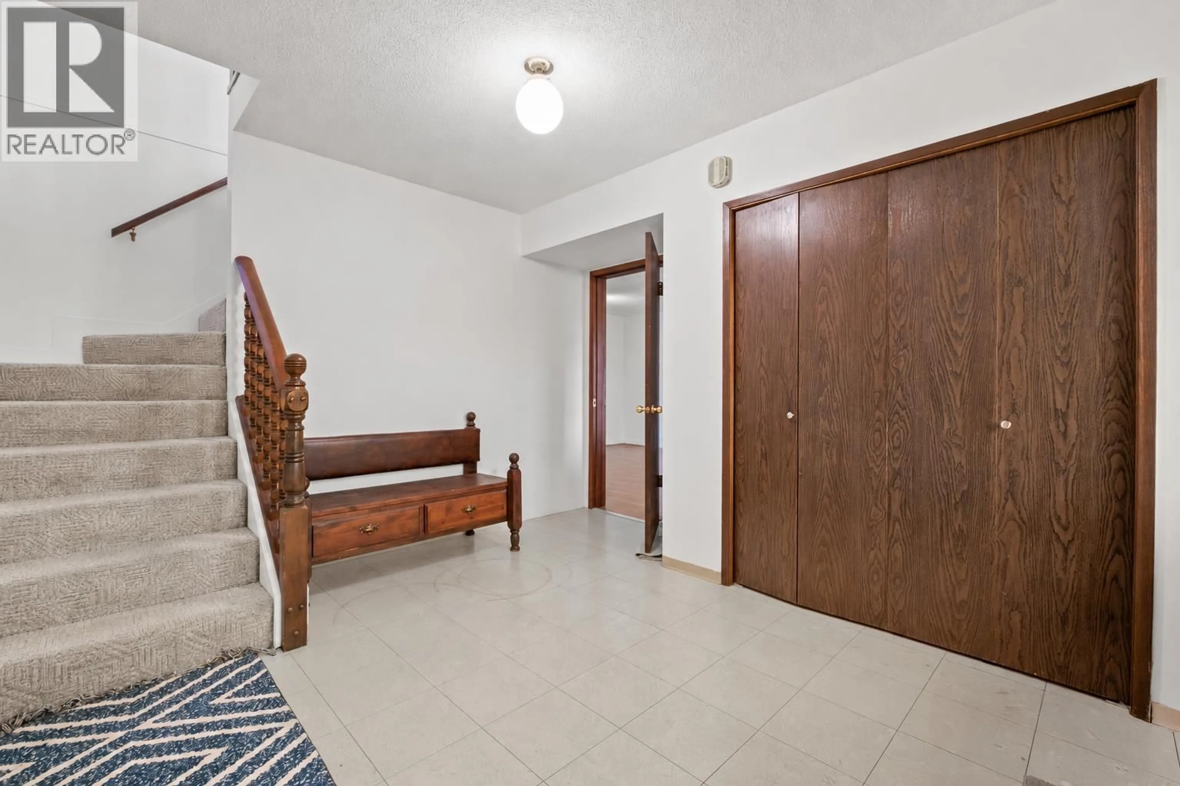 Indoor foyer for 10640 ANAHIM DRIVE, Richmond British Columbia V7A3C5