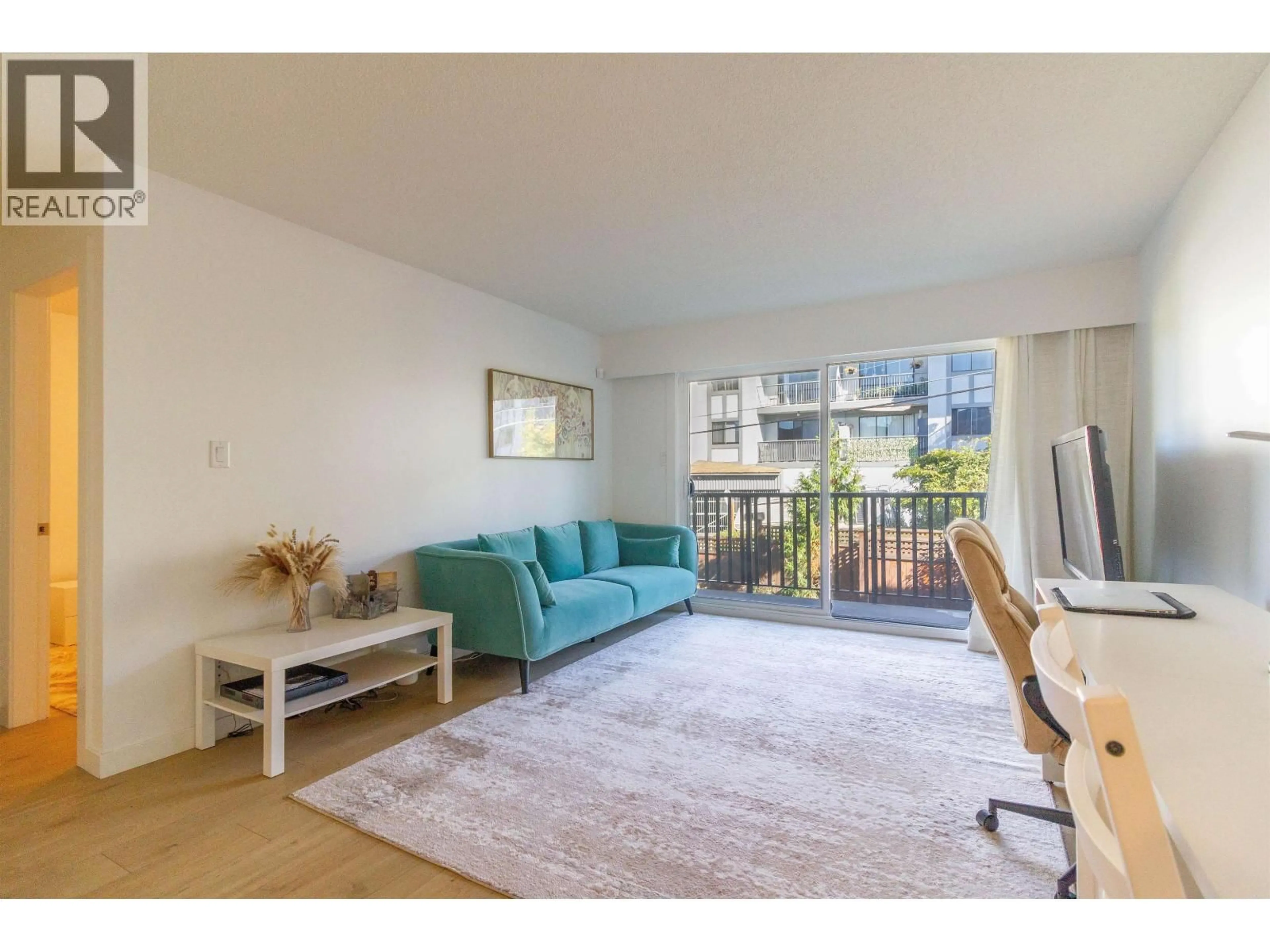 Living room with furniture, wood/laminate floor for 210 - 270 1ST STREET, North Vancouver British Columbia V7M1B4