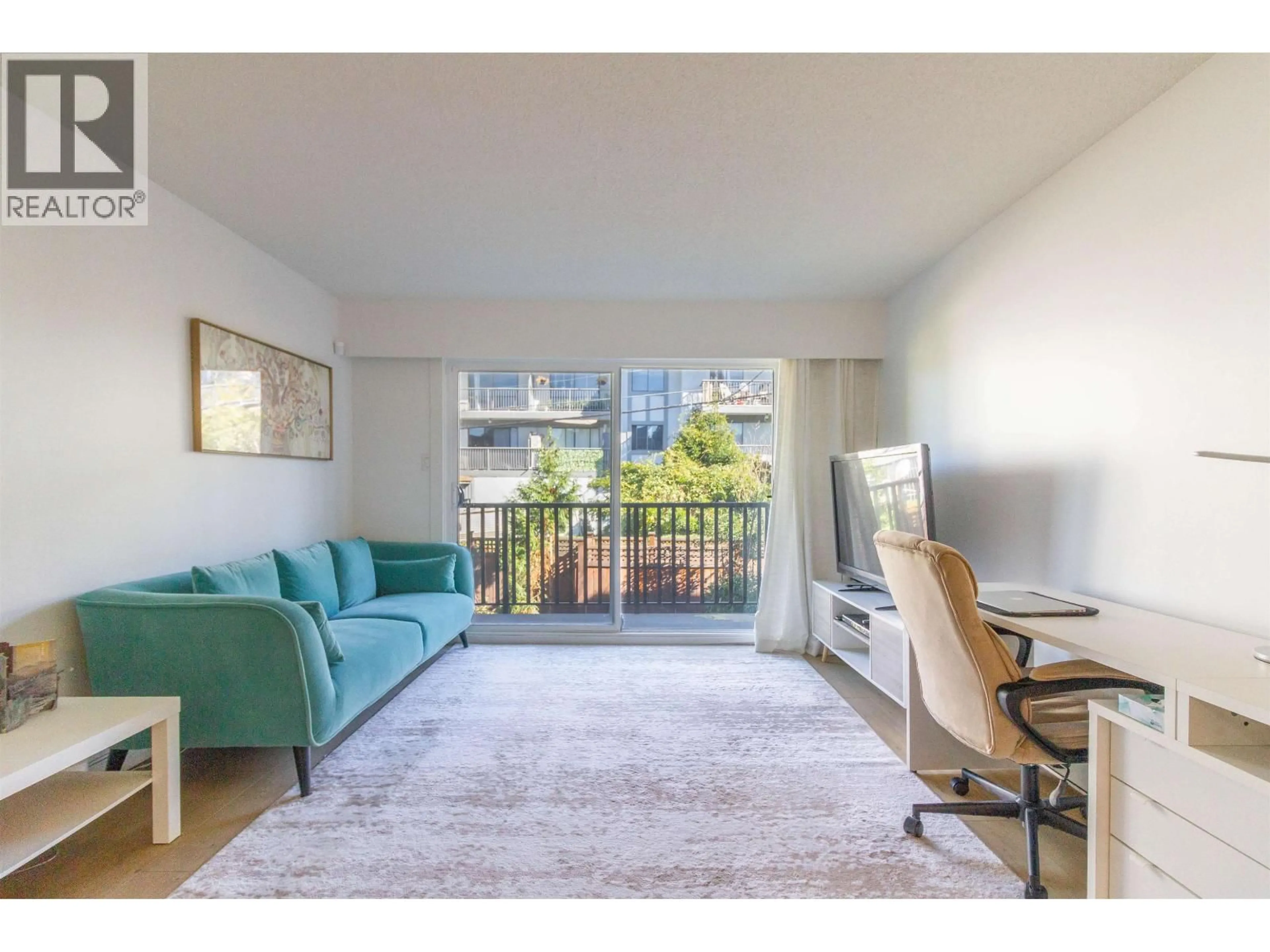 Living room with furniture, wood/laminate floor for 210 - 270 1ST STREET, North Vancouver British Columbia V7M1B4