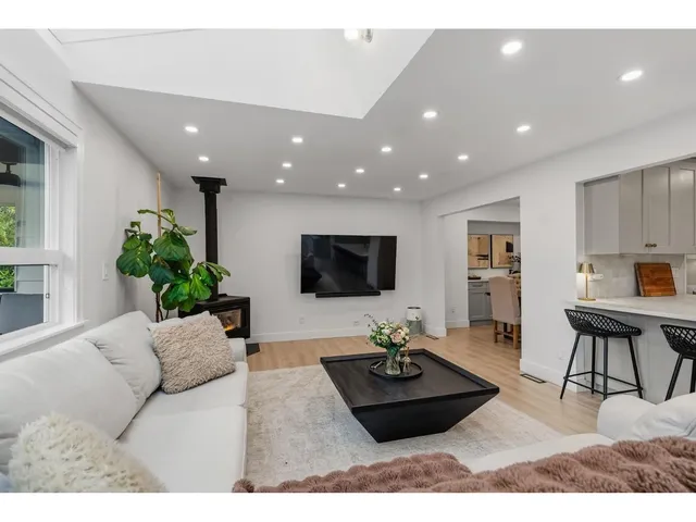 8805 DELCOURT CRESCENT, Delta 2