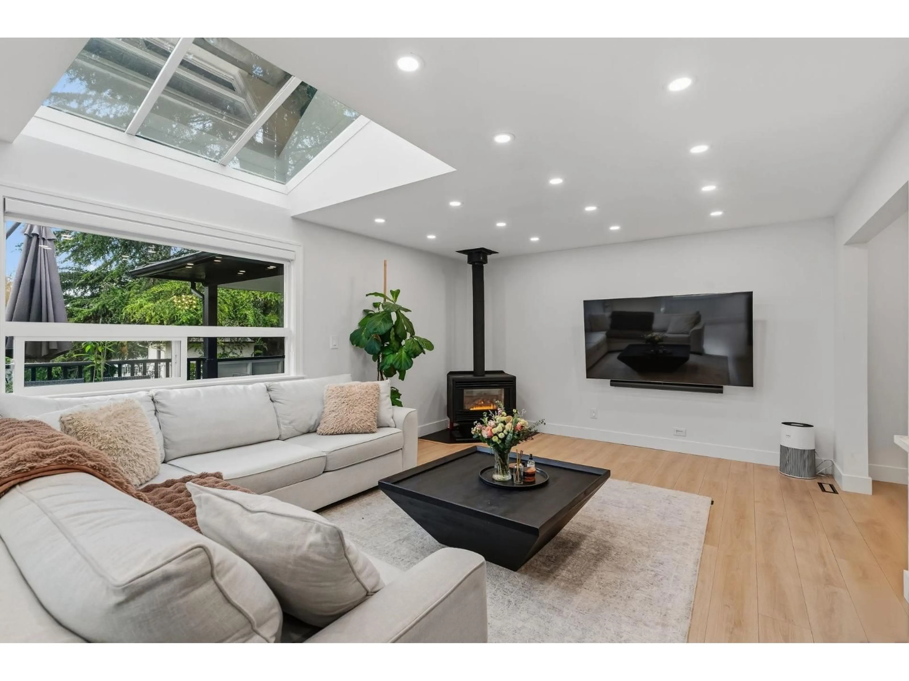 Living room with furniture, wood/laminate floor for 8805 DELCOURT CRESCENT, Delta British Columbia V4C3Z8