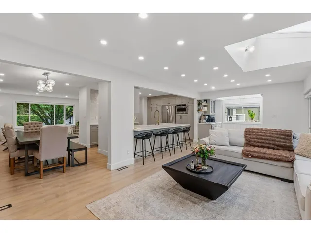 8805 DELCOURT CRESCENT, Delta 4