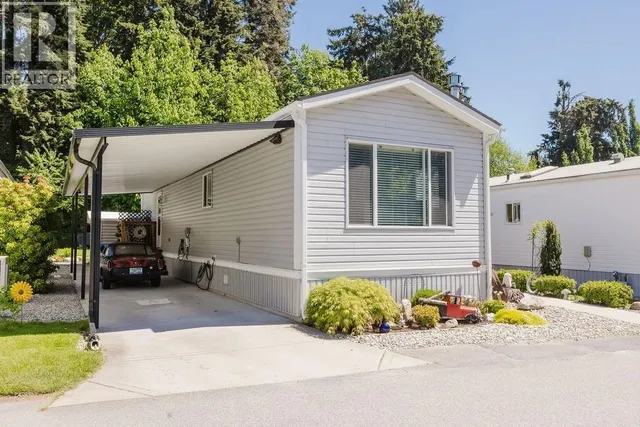 13 - 4496 SUNSHINE COAST HIGHWAY, Sechelt