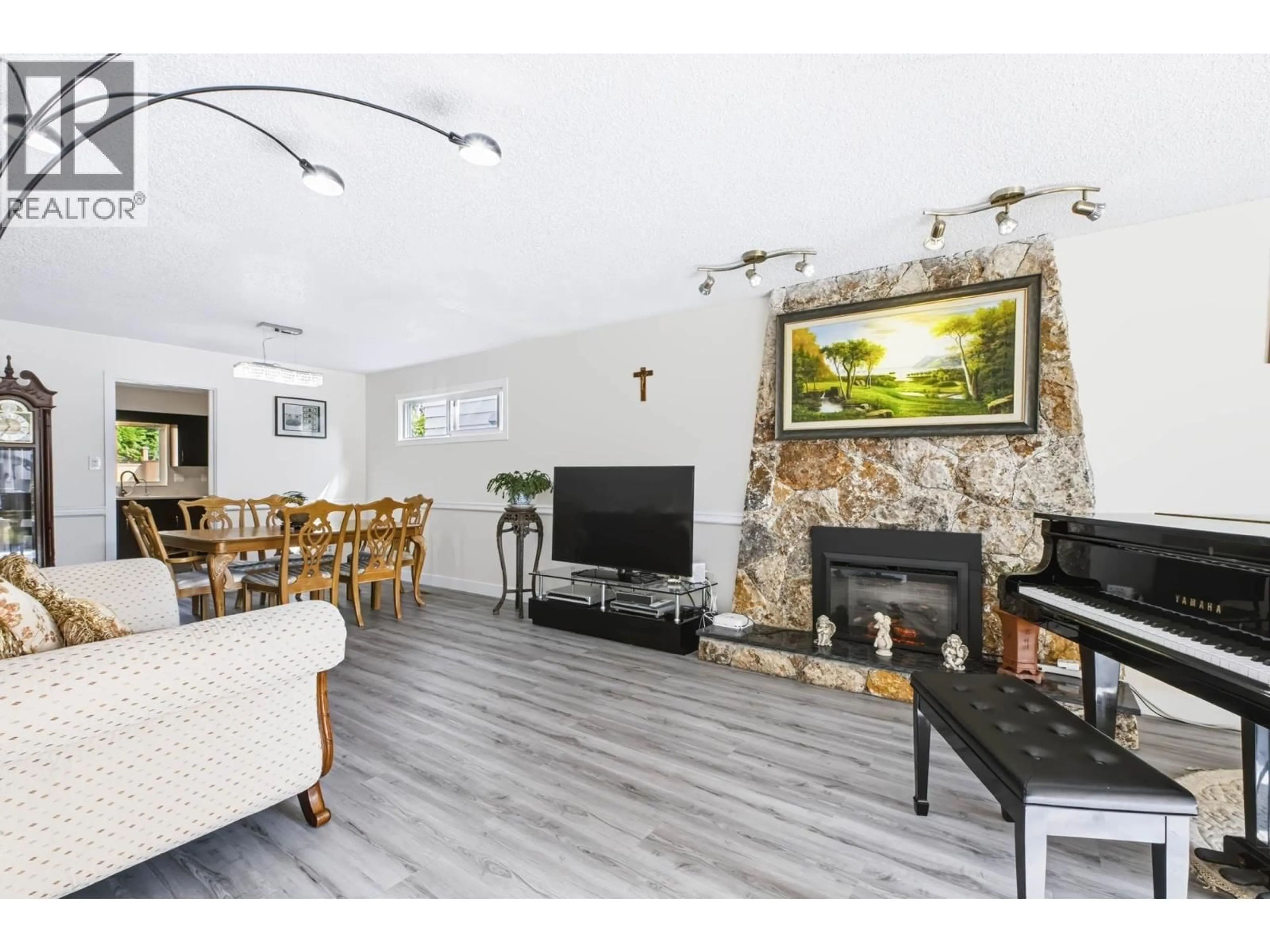 Living room with furniture, unknown for 10680 HOLLYMOUNT DRIVE, Richmond British Columbia V7E4Z2