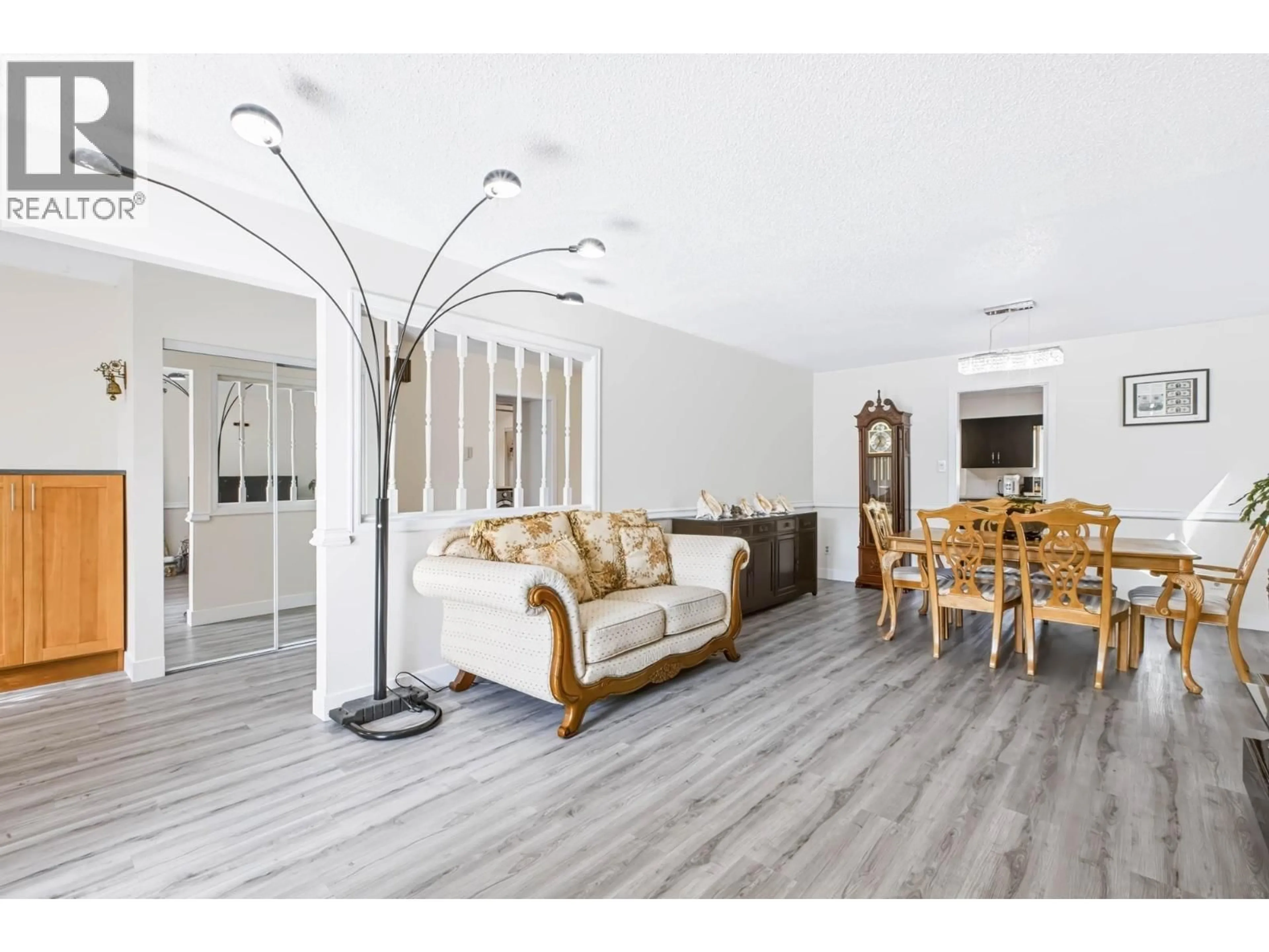Living room with furniture, wood/laminate floor for 10680 HOLLYMOUNT DRIVE, Richmond British Columbia V7E4Z2