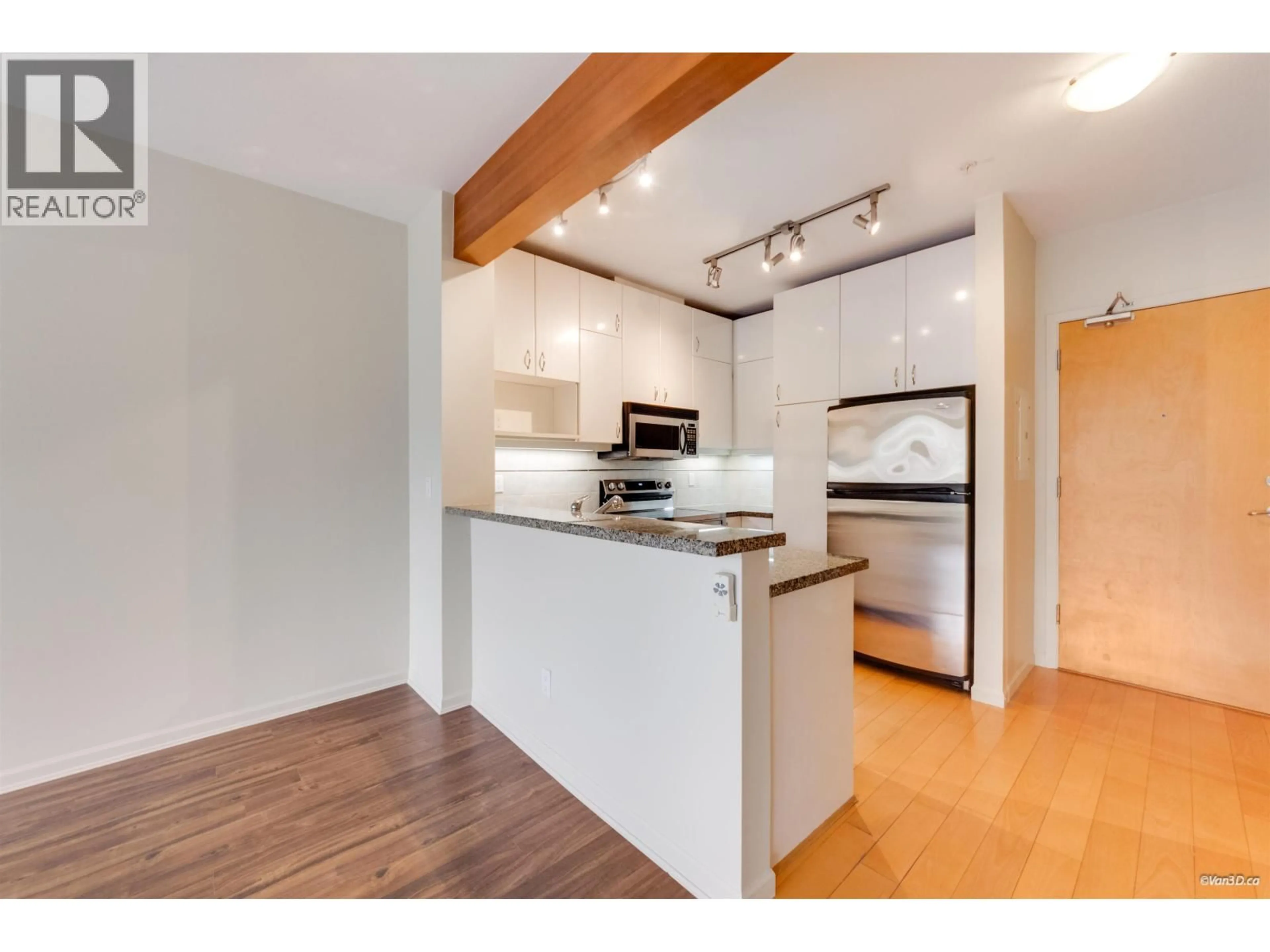 Open concept kitchen, wood/laminate floor for 319 - 580 RAVEN WOODS DRIVE, North Vancouver British Columbia V7G2T2