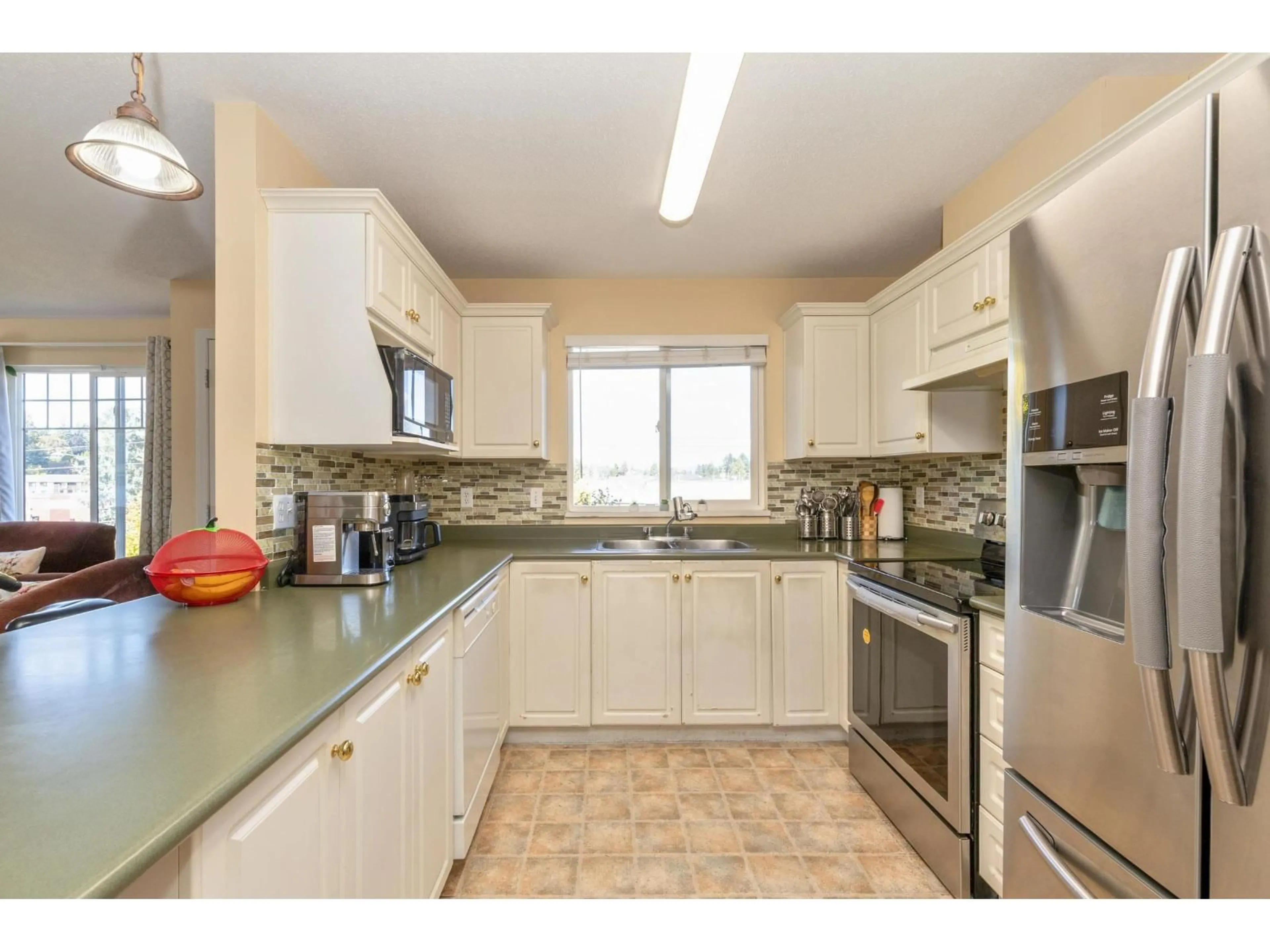 Standard kitchen, unknown for 303 - 2350 WESTERLY STREET, Abbotsford British Columbia V2T6T7