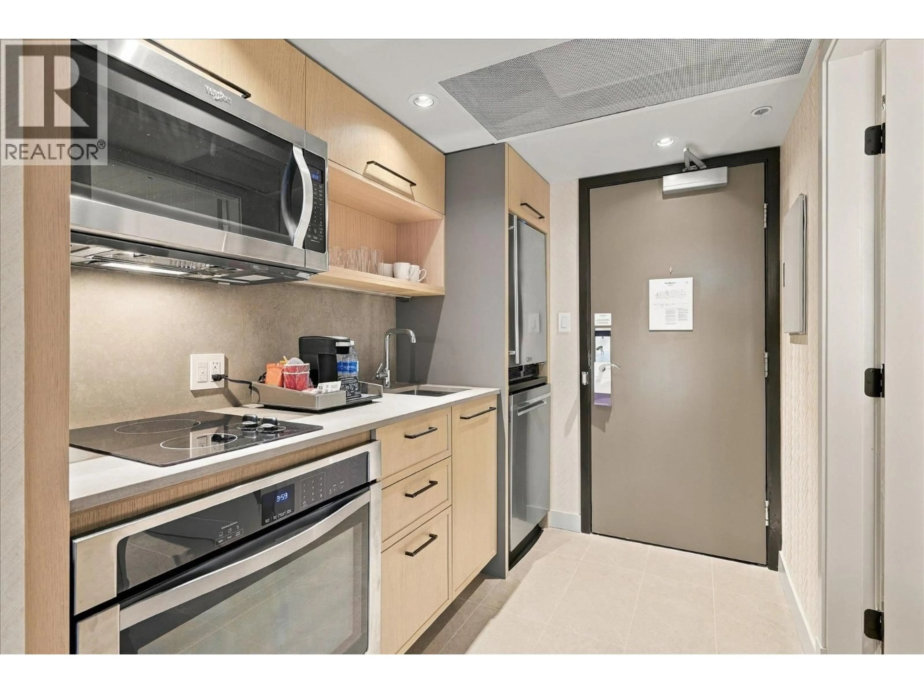 Standard kitchen, unknown for 815 - 4090 WHISTLER WAY, Whistler British Columbia V8E1J3
