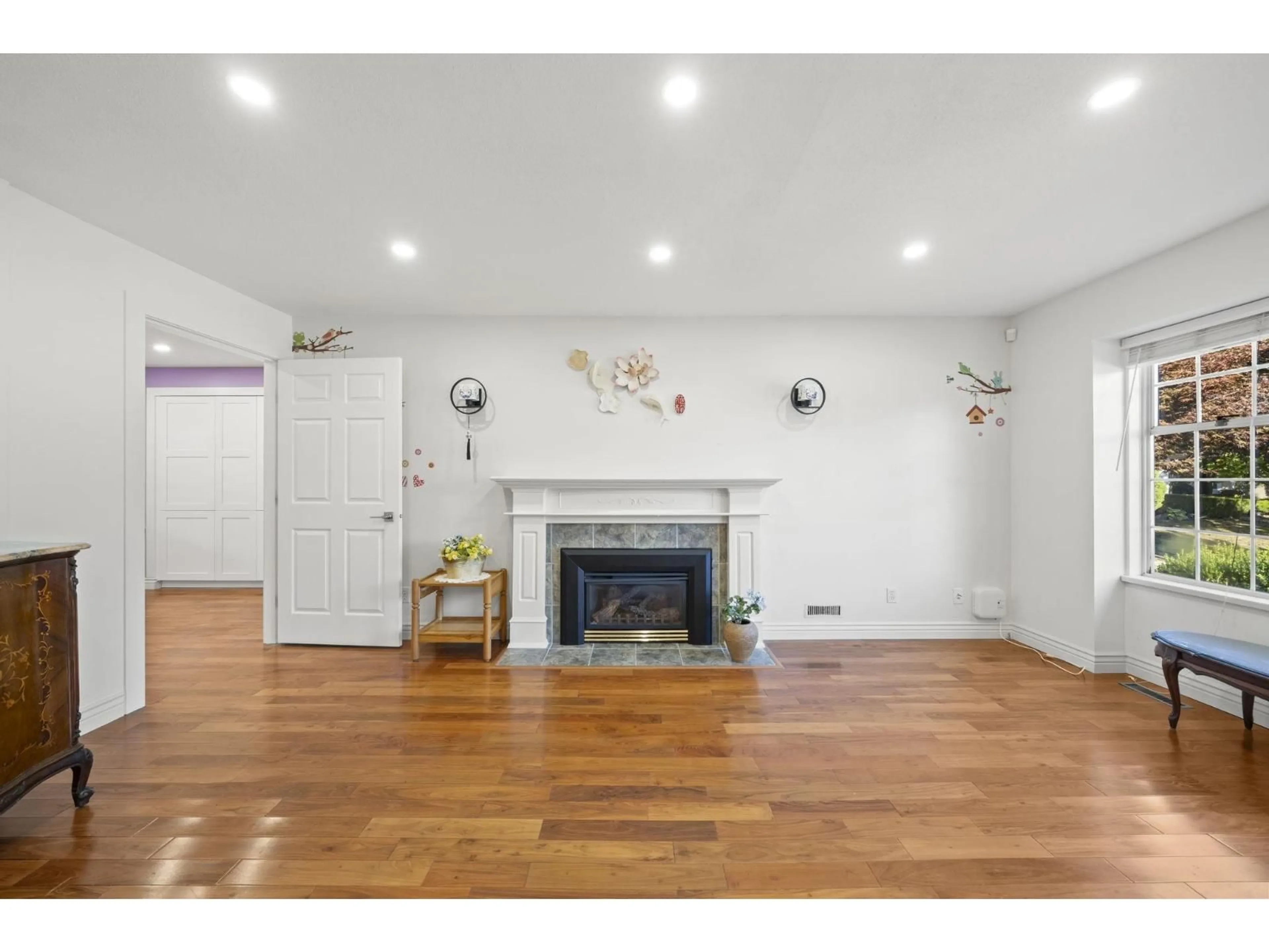 Unknown for 9435 156A STREET, Surrey British Columbia V4N3B5