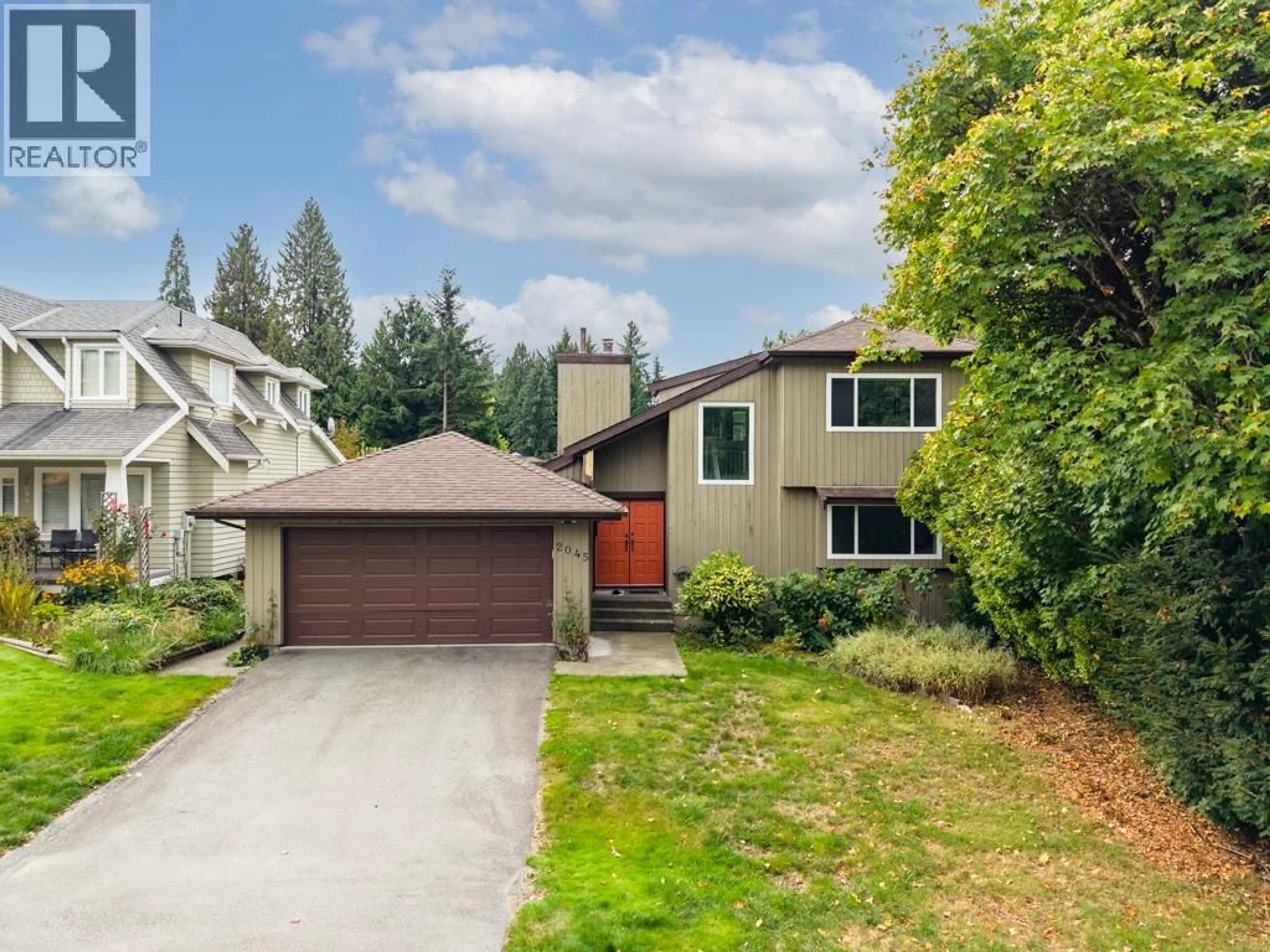 A pic from outside/outdoor area/front of a property/back of a property/a pic from drone, street for 2045 KIRKSTONE ROAD, North Vancouver British Columbia V7J3M9