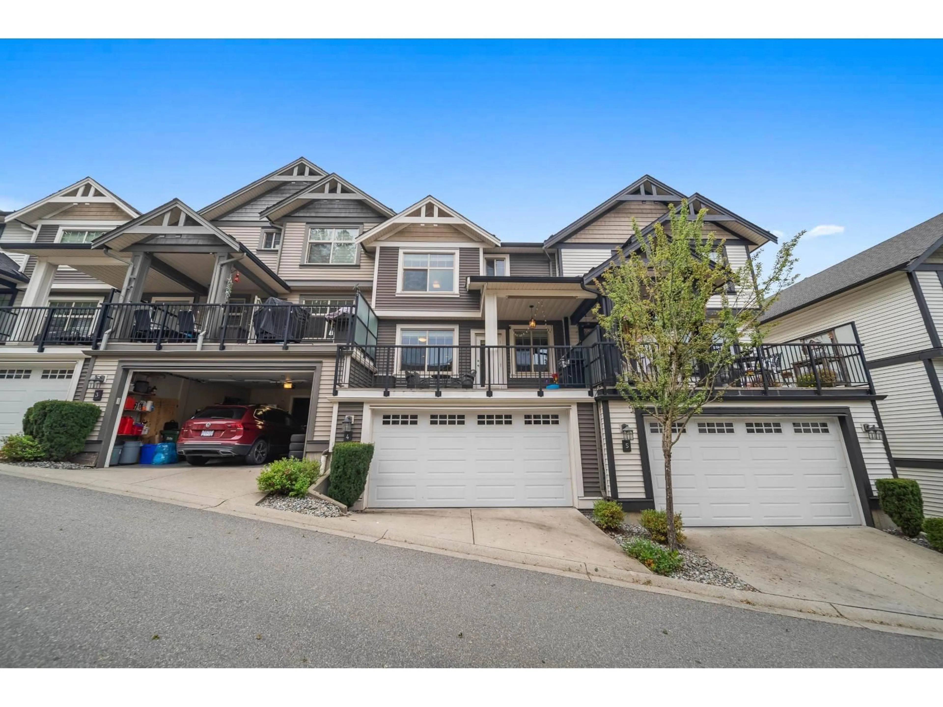 A pic from outside/outdoor area/front of a property/back of a property/a pic from drone, street for 4 - 35298 MARSHALL ROAD, Abbotsford British Columbia V3G0E2