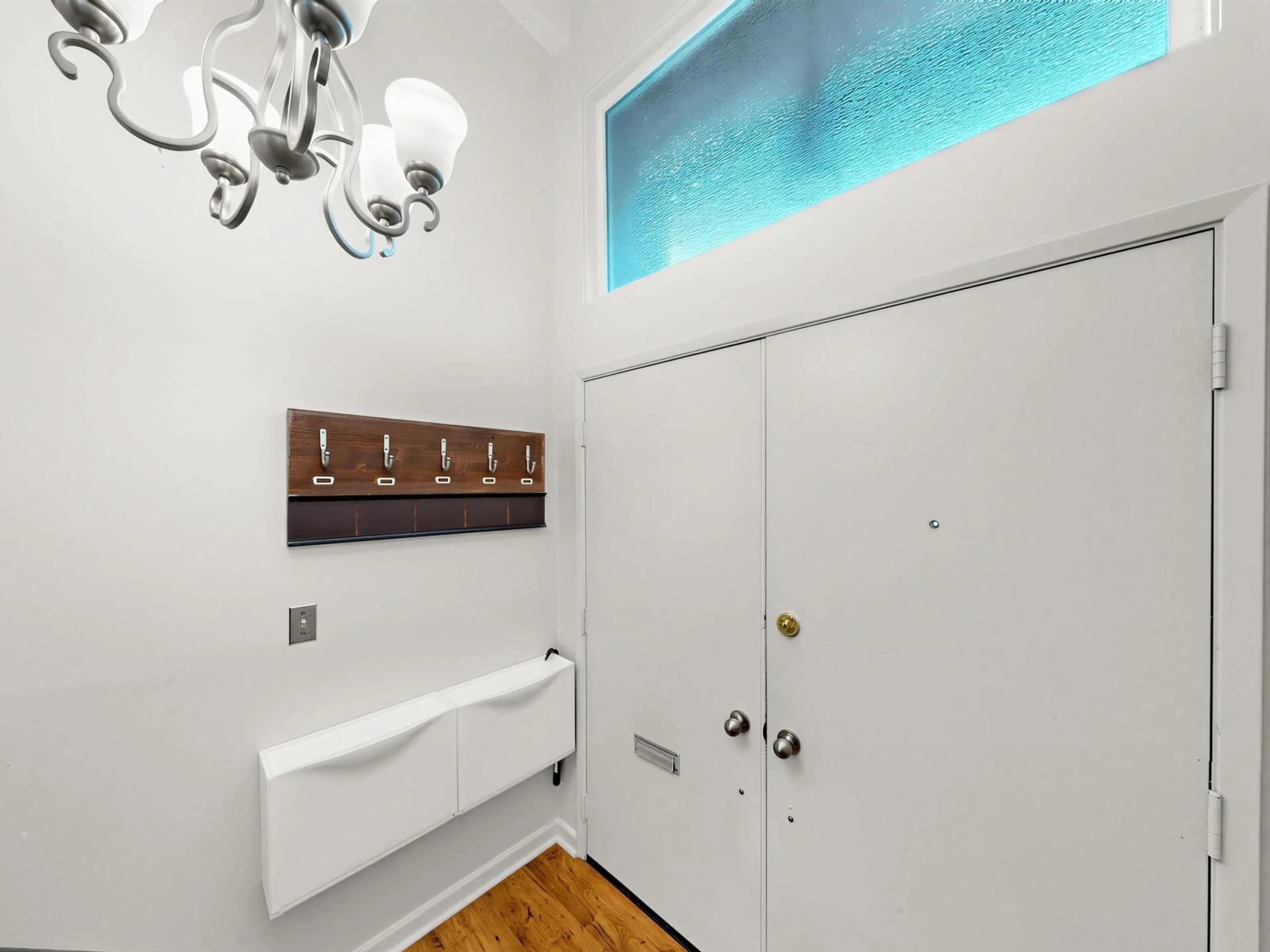Indoor entryway for 7801 WILTSHIRE BOULEVARD, Delta British Columbia V4C4B2