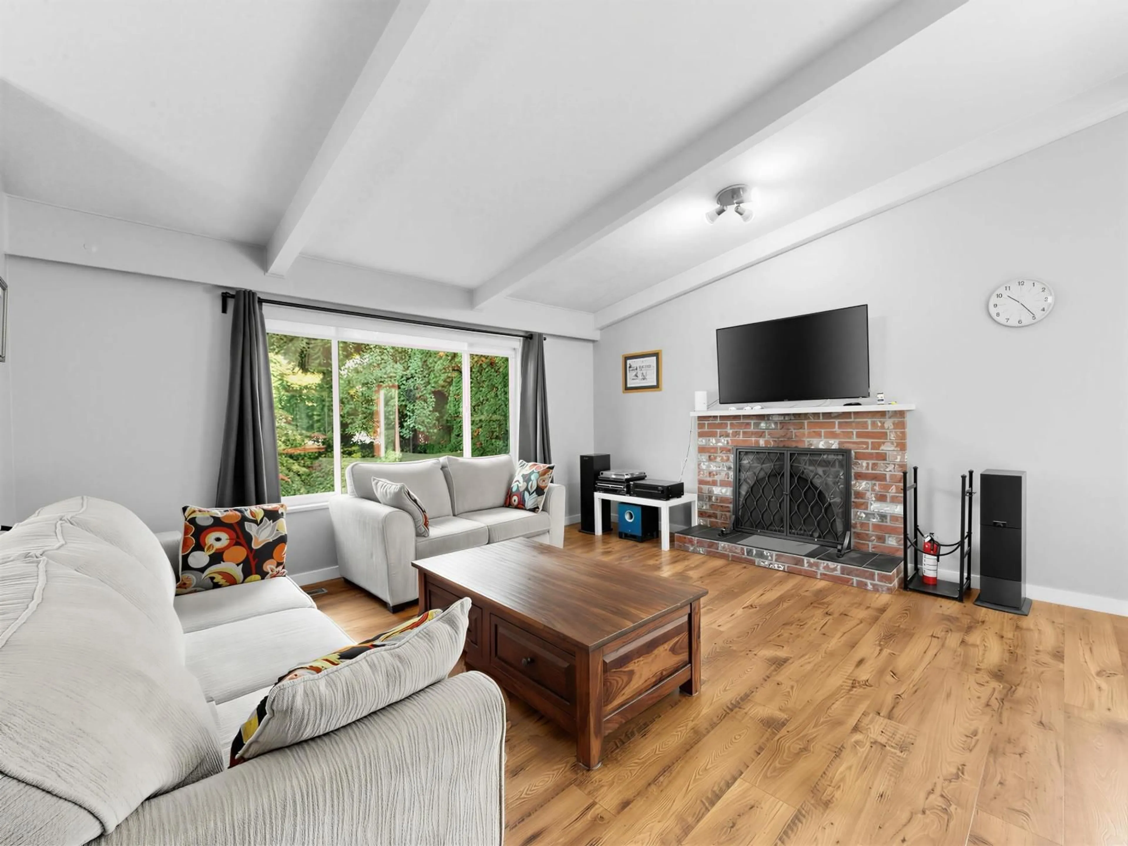 Living room with furniture, wood/laminate floor for 7801 WILTSHIRE BOULEVARD, Delta British Columbia V4C4B2
