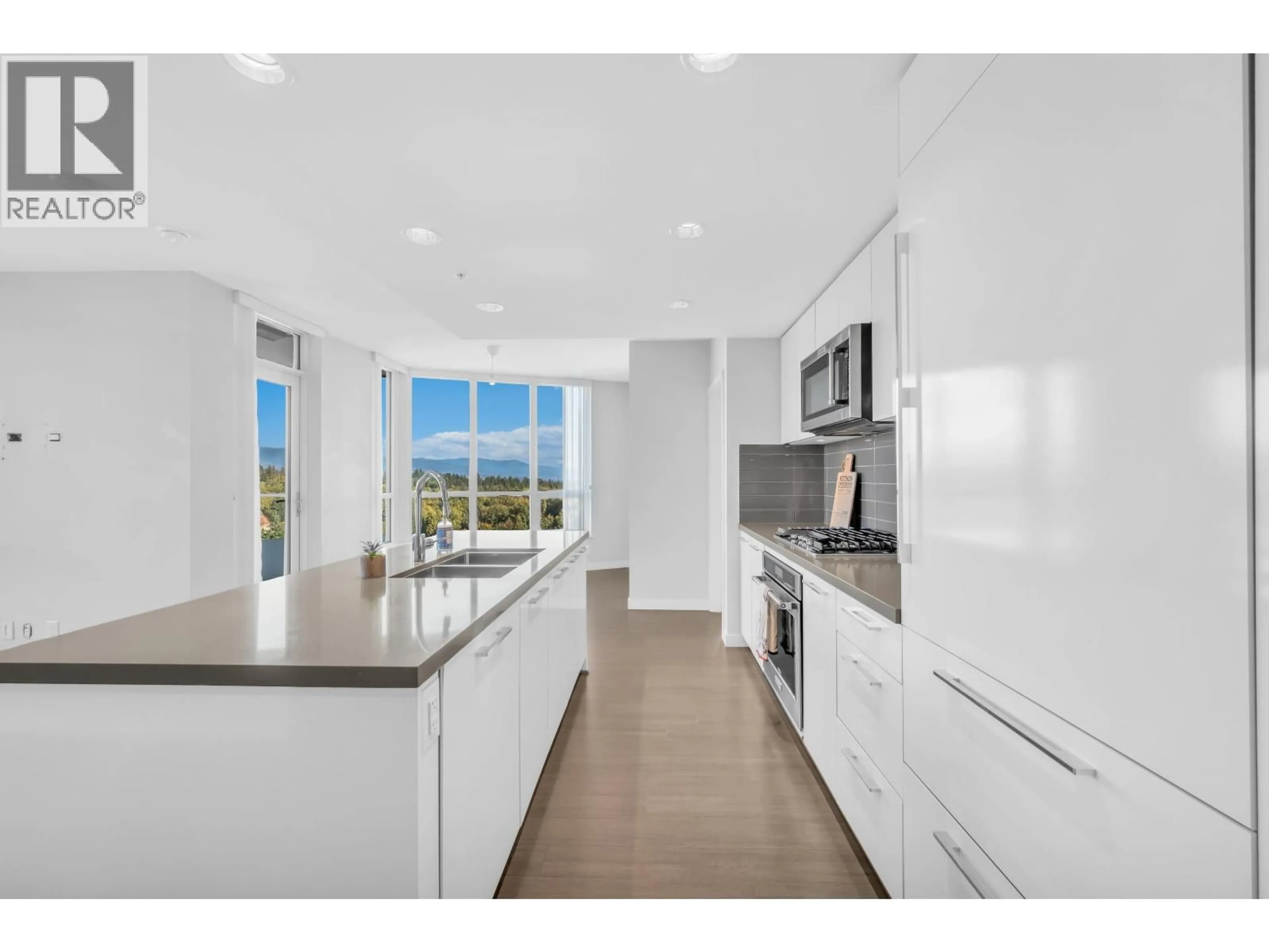 Open concept kitchen, ceramic/tile floor for 2001 - 3093 WINDSOR GATE, Coquitlam British Columbia V3B0N2