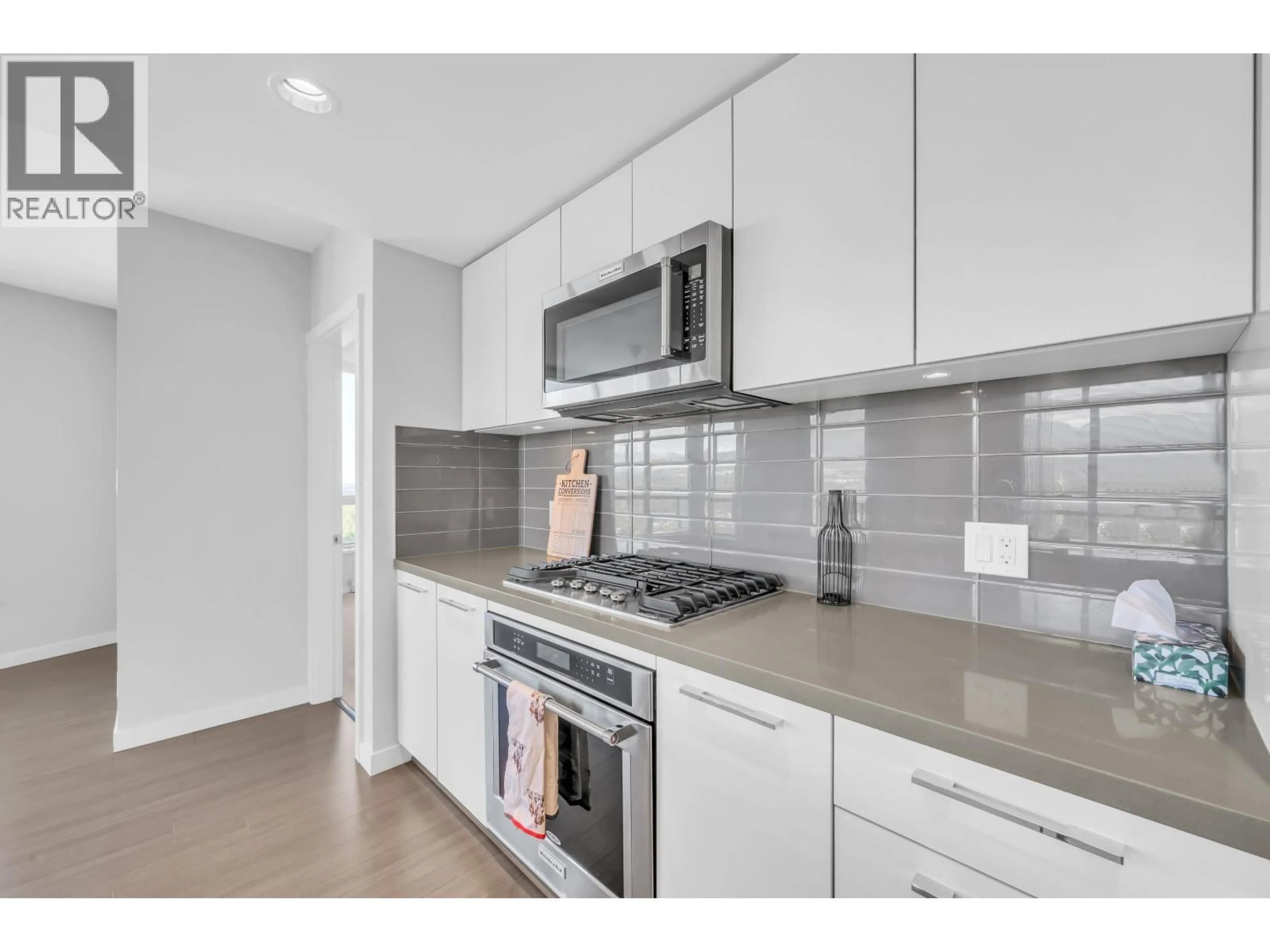 Standard kitchen, unknown for 2001 - 3093 WINDSOR GATE, Coquitlam British Columbia V3B0N2