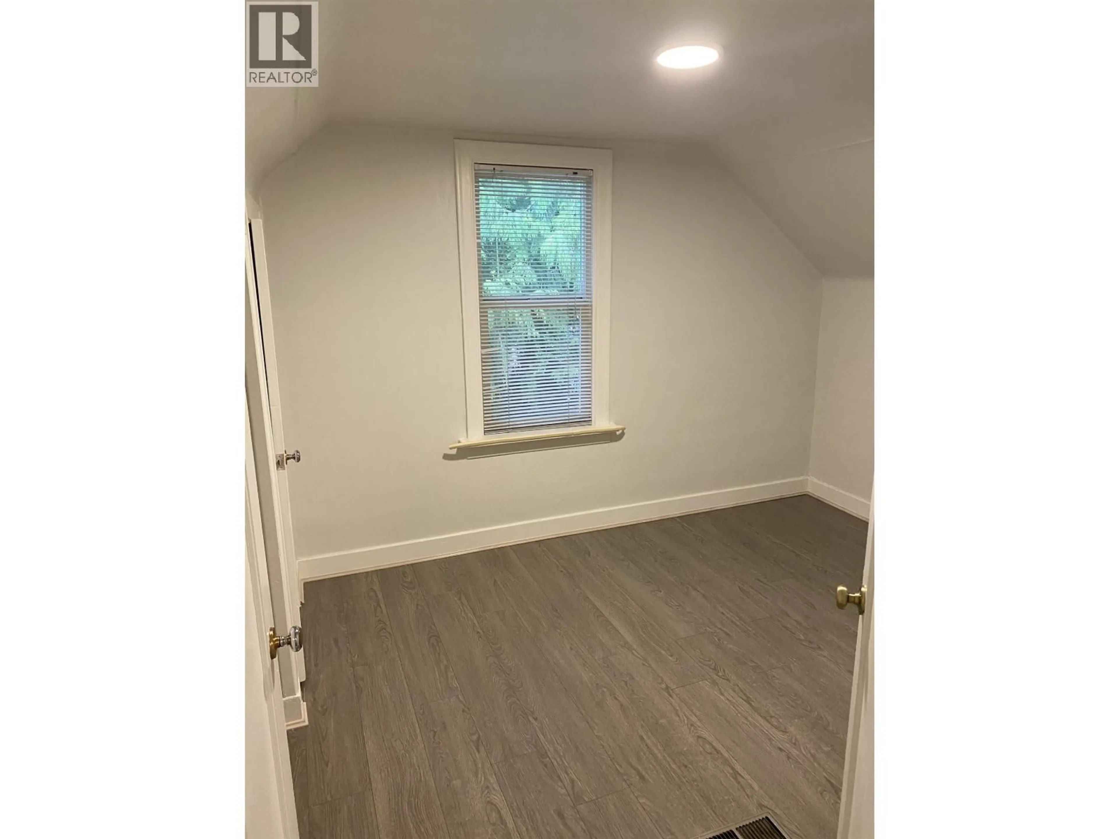 A pic of a room for 826 WESTWOOD STREET, Coquitlam British Columbia V3C3L2