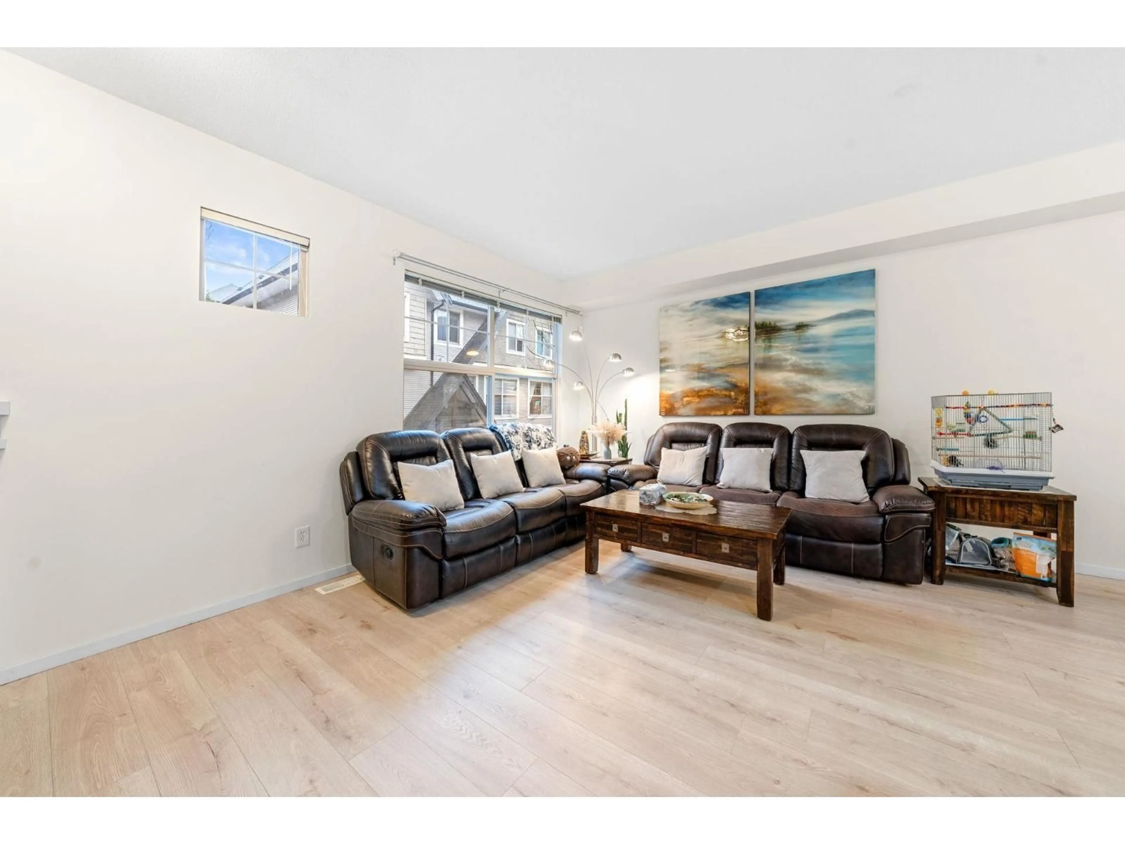 Living room with furniture, wood/laminate floor for 95 - 15152 62A AVENUE, Surrey British Columbia V3S1V1