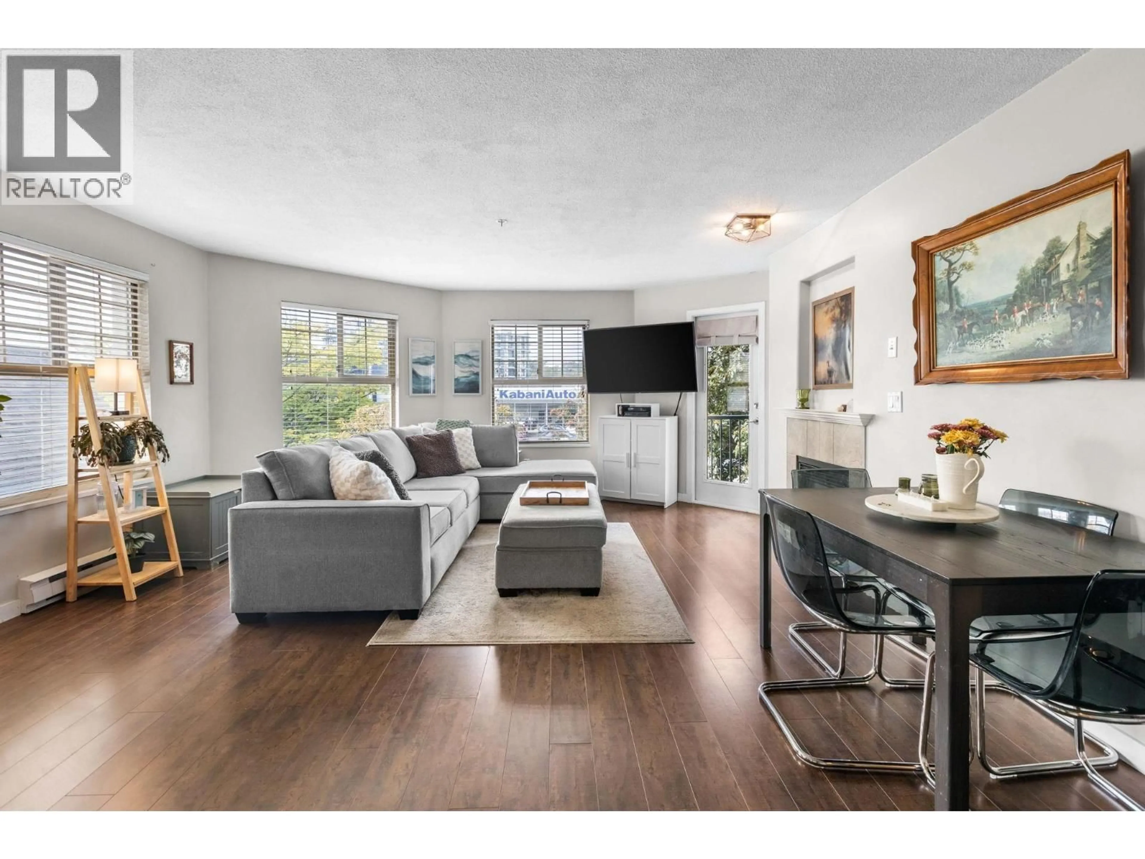 Living room with furniture, wood/laminate floor for 201 - 215 TWELFTH STREET, New Westminster British Columbia V3M4H4