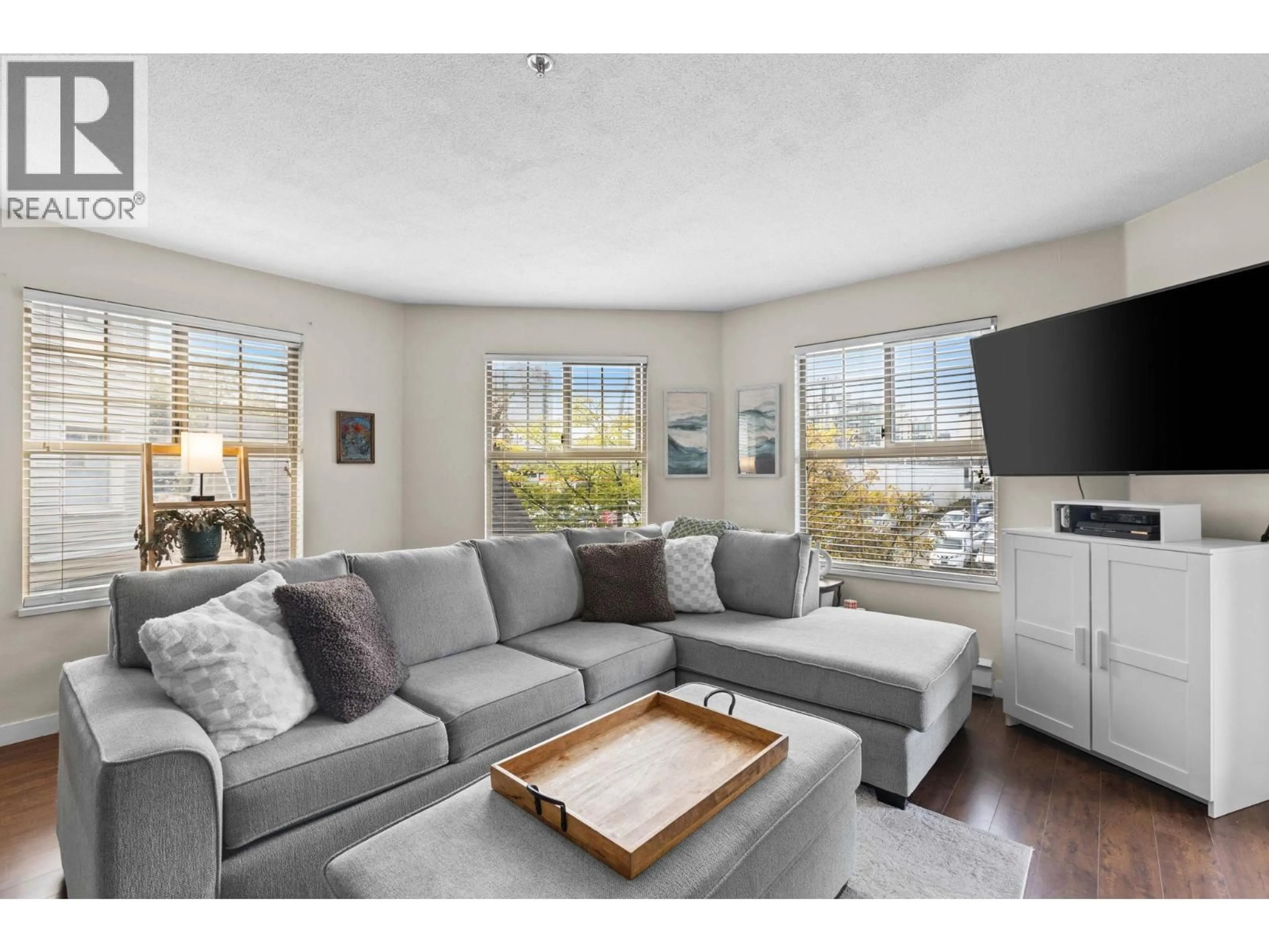 Living room with furniture, unknown for 201 - 215 TWELFTH STREET, New Westminster British Columbia V3M4H4