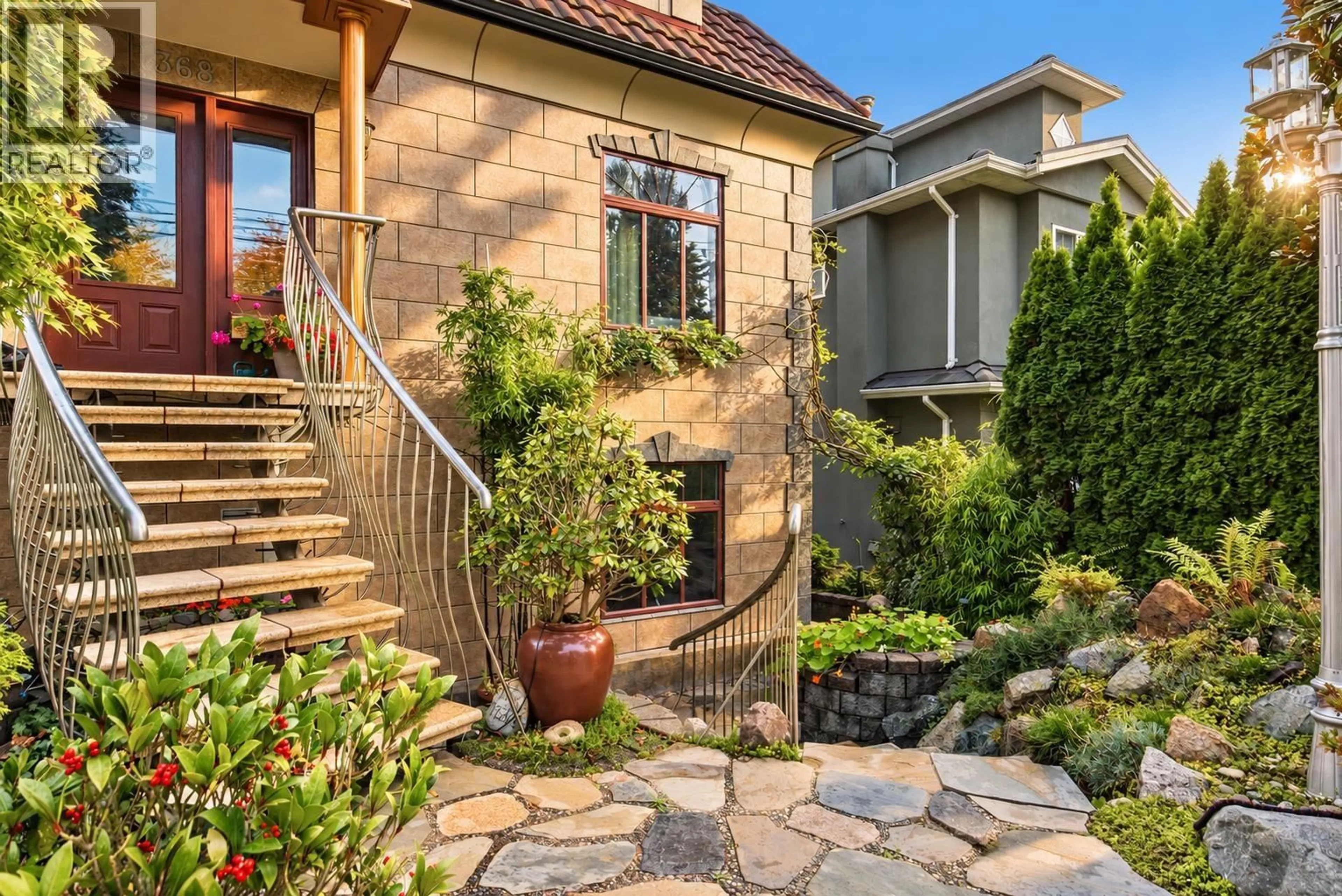 Patio, street for 368 E 33RD AVENUE, Vancouver British Columbia V5V2Z9