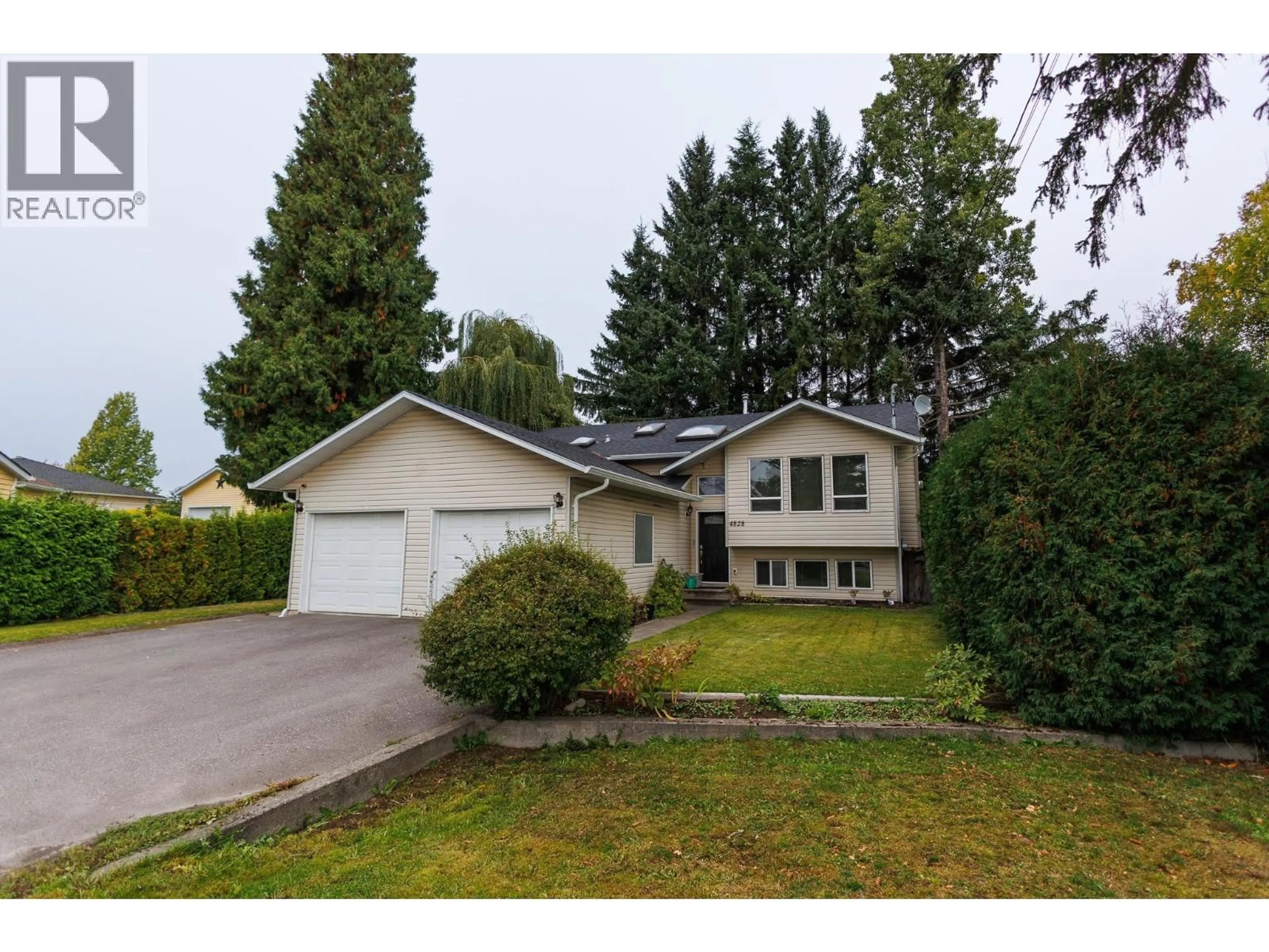 A pic from outside/outdoor area/front of a property/back of a property/a pic from drone, street for 4828 WALSH AVENUE, Terrace British Columbia V8G1Y9