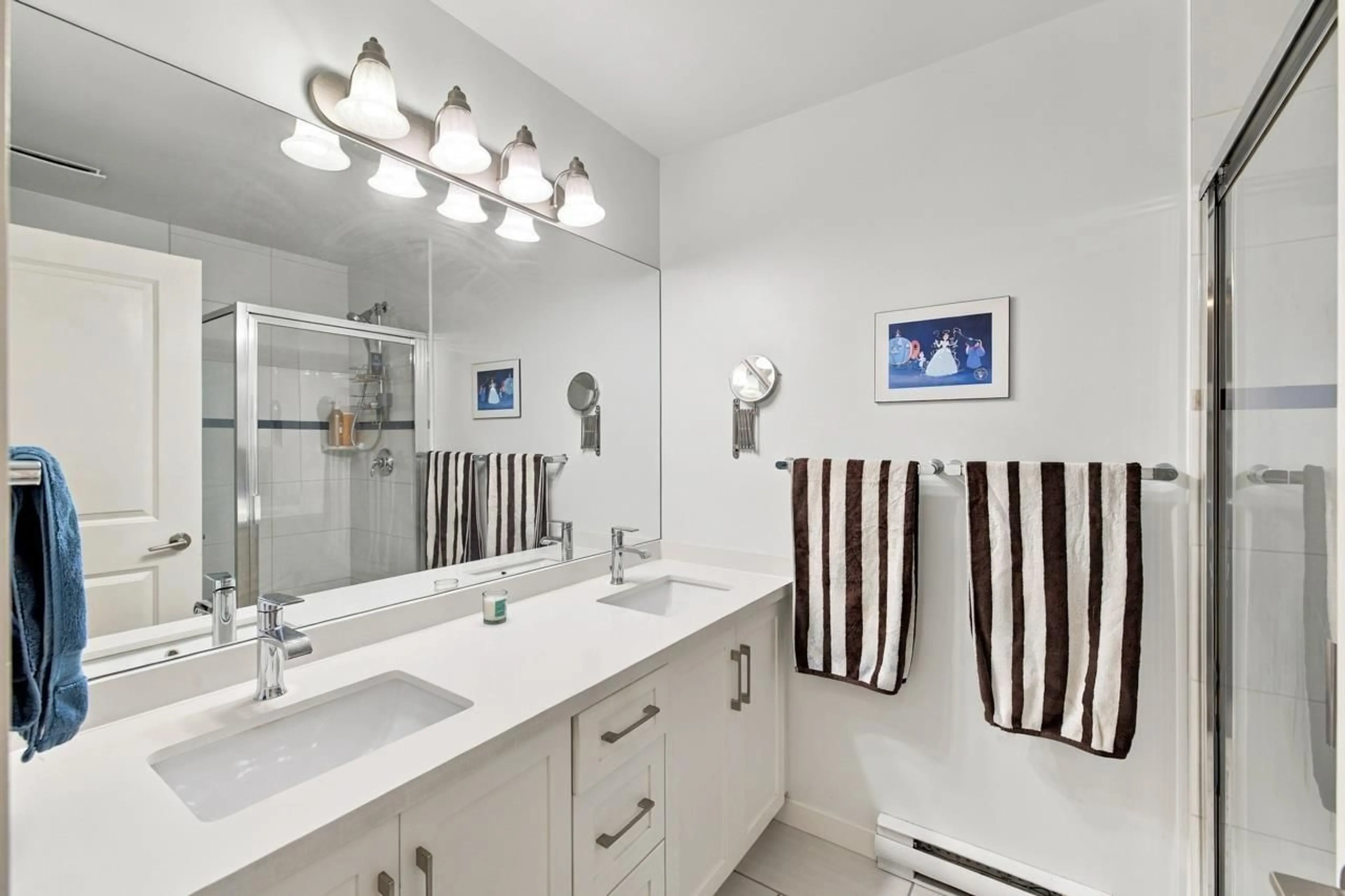 Contemporary bathroom, ceramic/tile floor for 44 - 15151 34 AVENUE, Surrey British Columbia V3Z4P5