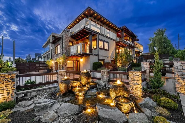1117 PARKER STREET, White Rock 2
