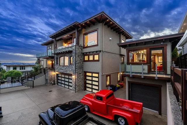 1117 PARKER STREET, White Rock 3